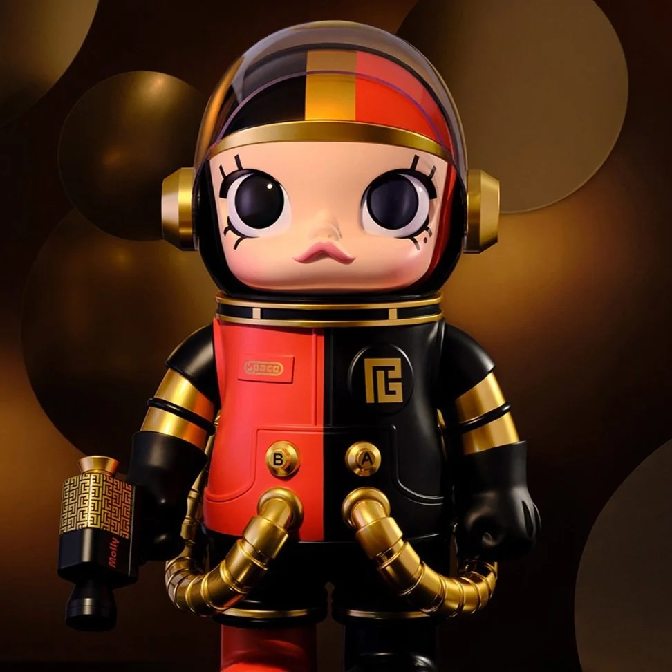 泡泡玛特MEGA SPACE MOLLY BALMAIN释出限定联名系列