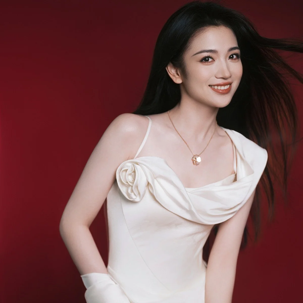 演员代露娃佩戴Chopard萧邦珠宝臻品出席电视剧《长相思2》线下见面会