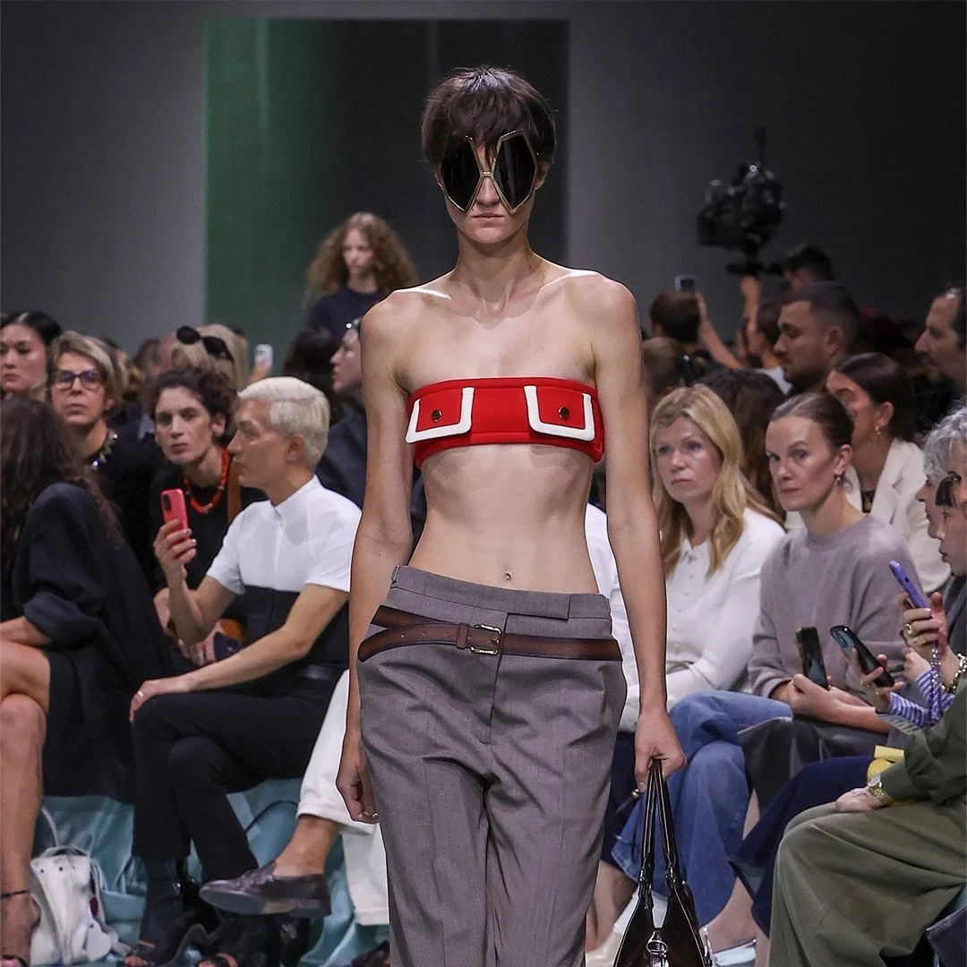 无限当下,PRADA 2025春夏女装时装秀发布