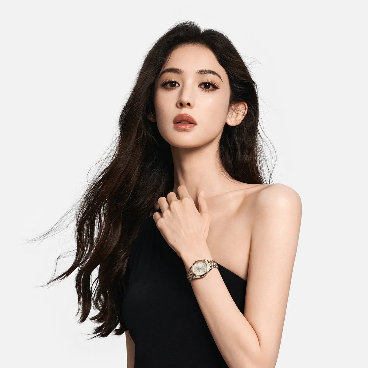 欧米茄 (OMEGA) 荣耀宣布娜扎加入品牌名人大使大家庭
