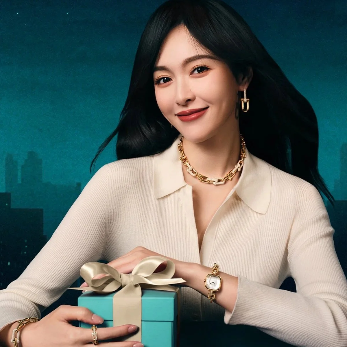 蒂芙尼携手明星好友唐嫣、王星越、欧阳娜娜，演绎Tiffany HardWear系列，致以新春祝福