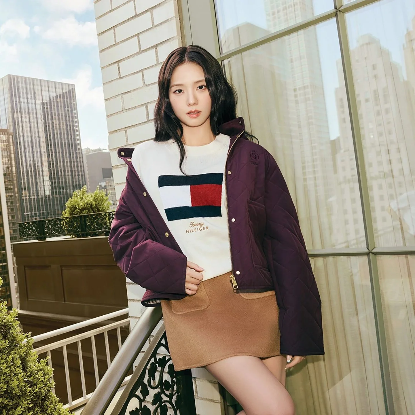 TOMMY HILFIGER 邀请⾦智秀JISOO 步⼊The Plaza，共赴 2026 秋季的纽约世界