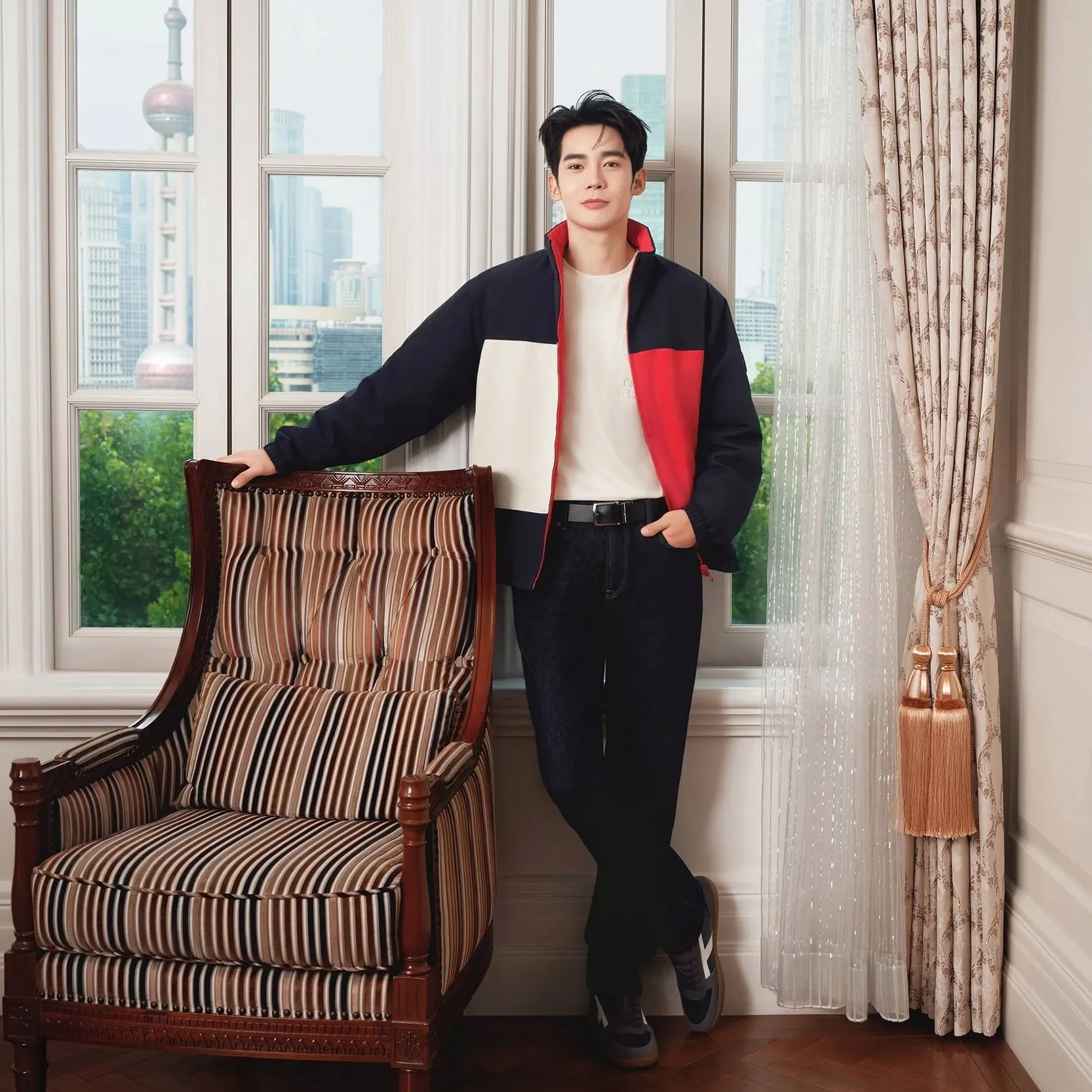 TOMMY HILFIGER 携⼿于适将纽约摩登学院⻛带⼊上海，共赴 2026 秋季系列