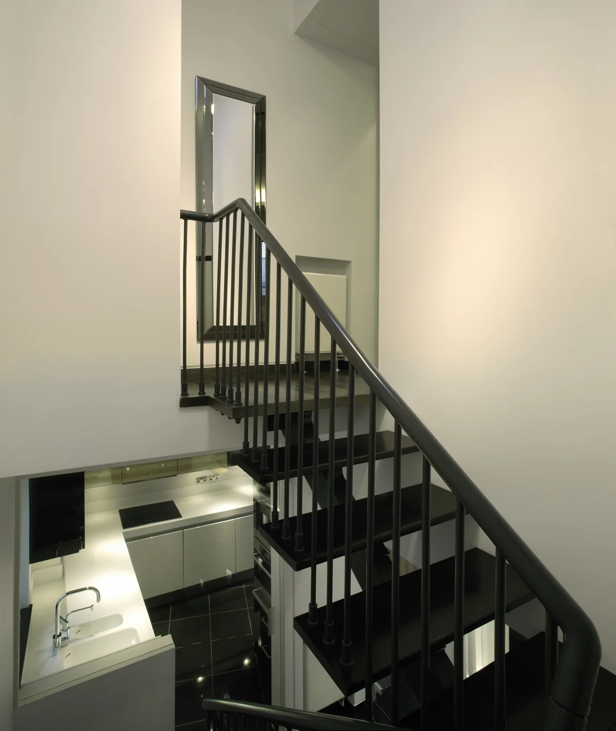 9 Catherine Wheel Yard 05.jpg