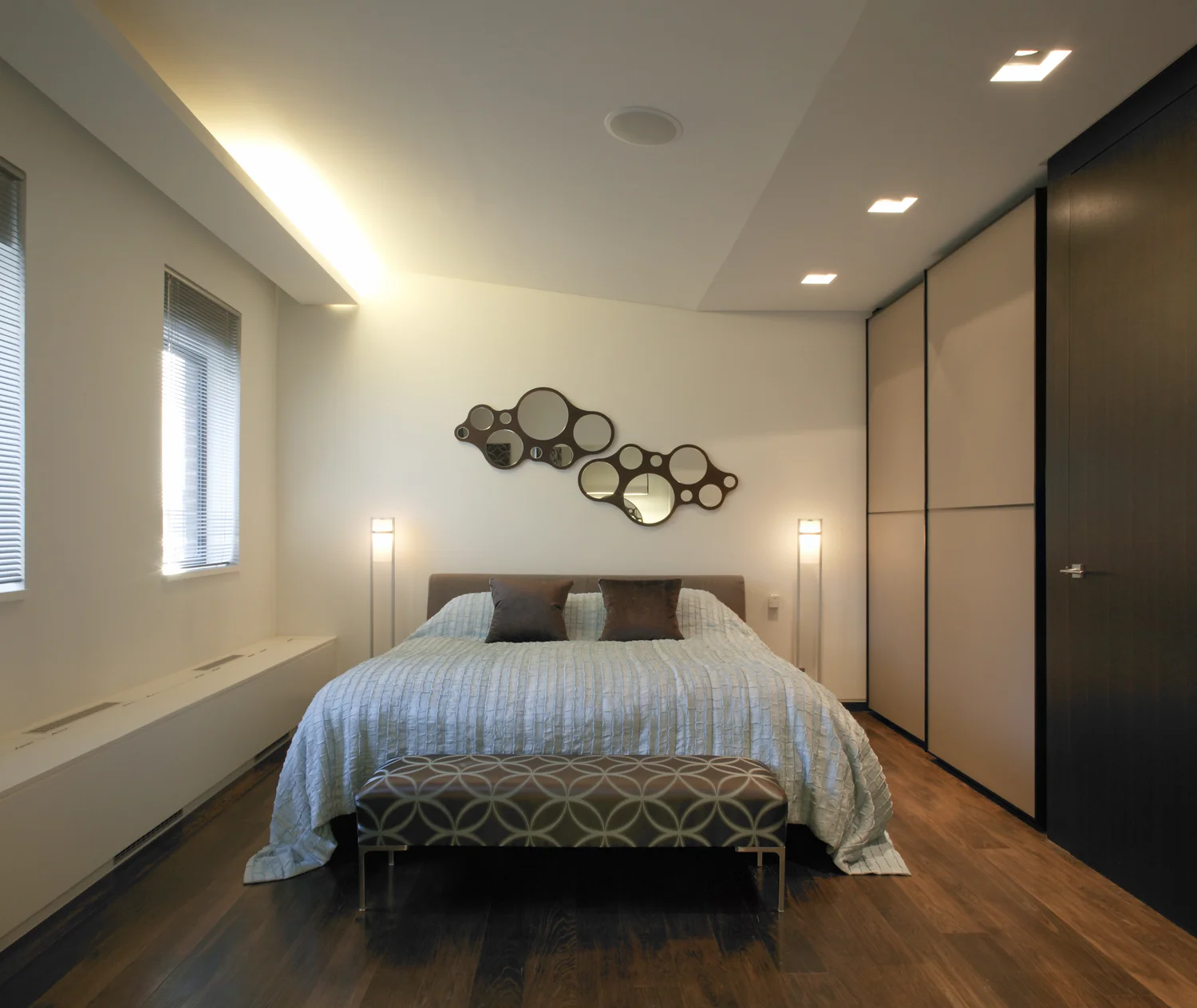 9 Catherine Wheel Yard 07.jpg