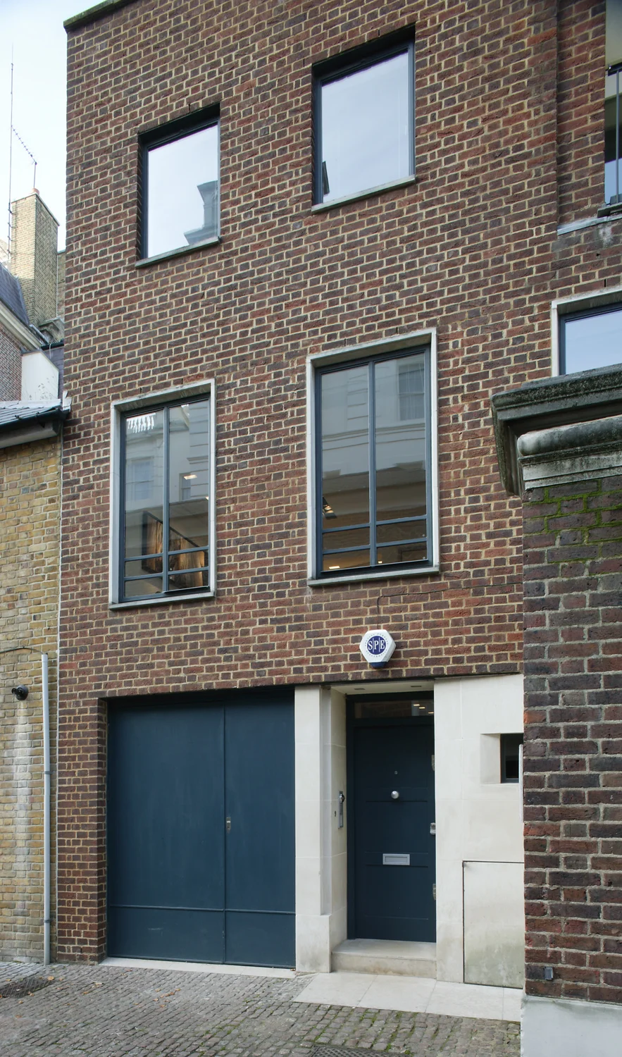 9 Catherine Wheel Yard 17.jpg