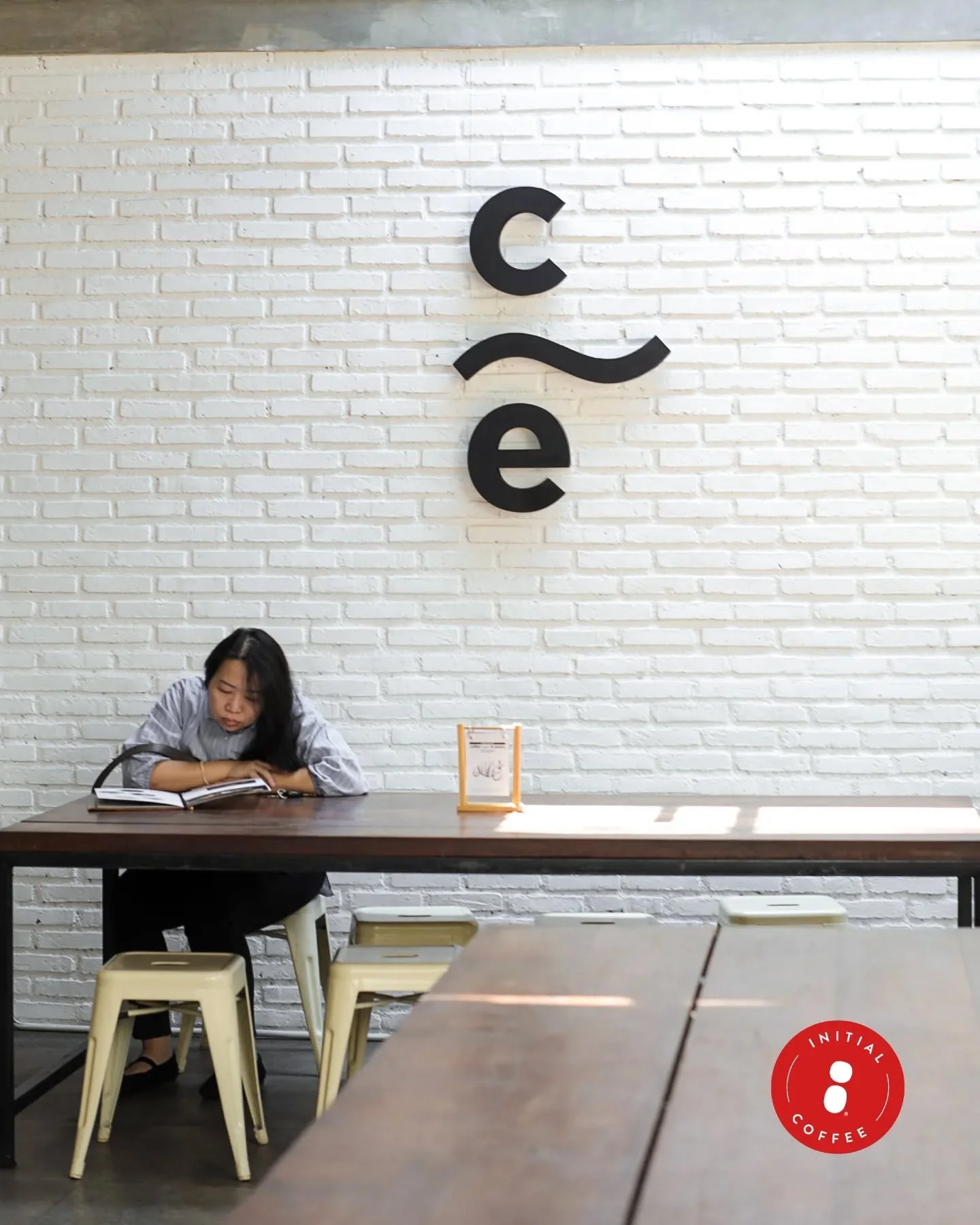 Kalau Teman-Teman Initial membutuhkan kehangatan yang nyaman, refined, dan bikin hati jadi tenang yuk mampir ke sini. 

Ambience nyaman dengan kopi pilihan bersama @initialcoffee.id! 
___

Initial Coffee Roasters
Jl. Anjasmoro No. 32, Surabaya
Senin 