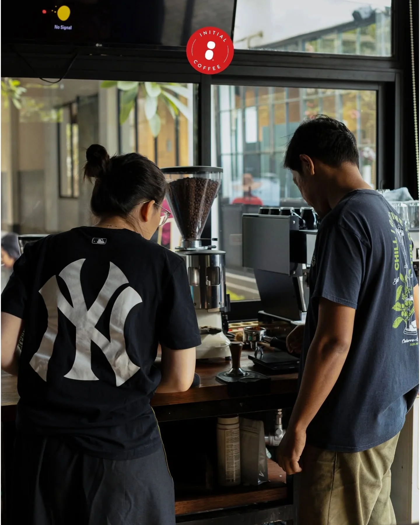 Ini dia momen-momen kebersamaan salah satu peserta @initialcoffeeacademy! Cek info lebih lanjut &amp; momen seru lainnya di sini. 
___

Initial Coffee Roasters
Jl. Anjasmoro No. 32, Surabaya
Senin - Sabtu 09:00 - 17:00
Minggu &amp; Hari Libur Nasiona