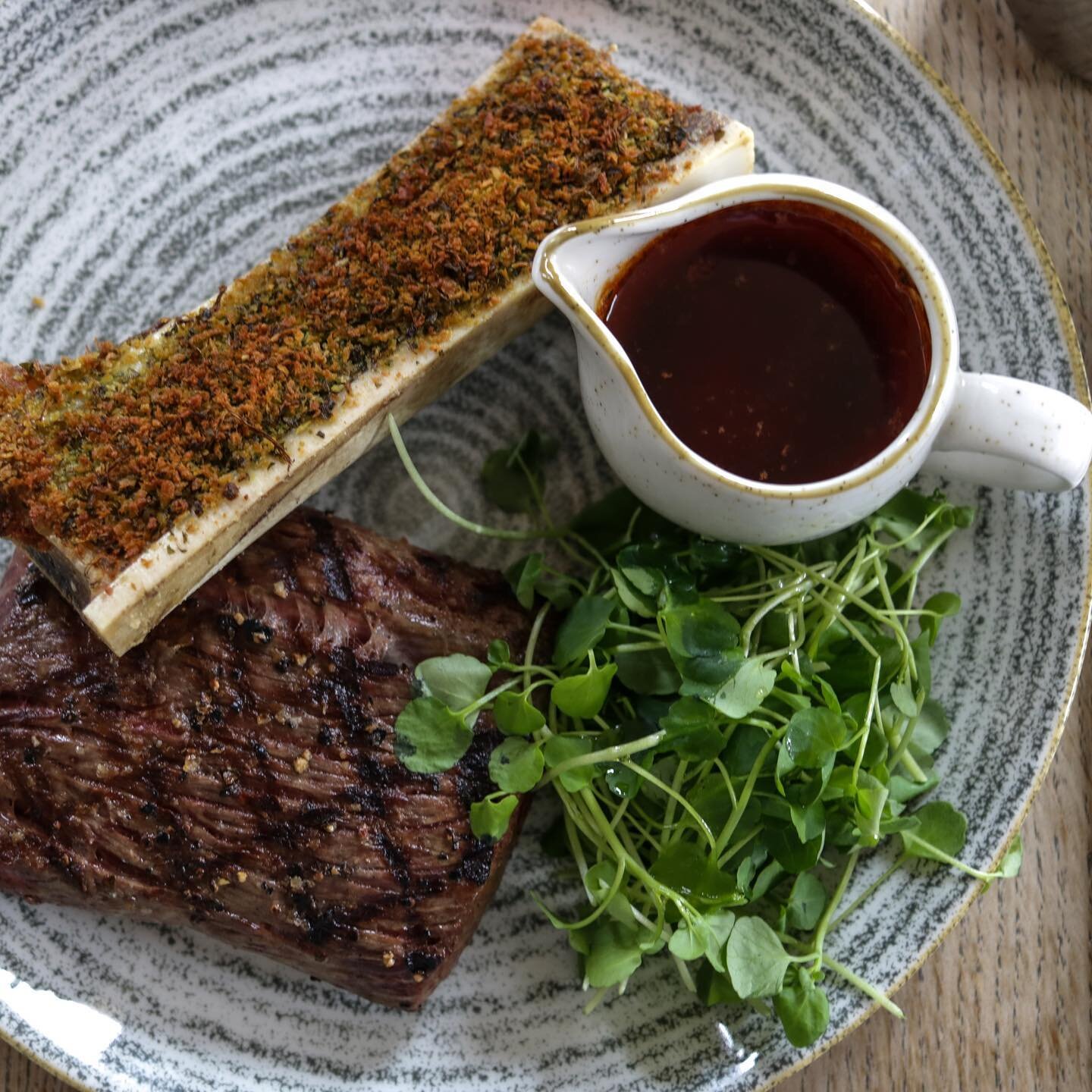 Every Monday&amp;Tuesday from 5pm join us for our fantastic Steak night. Ask your Waiter for wine recommendation to pair with your meal 🍷

The Hillgate, steak night, red wine, Notting Hill, evening 

#steaknight #thehillgate #thehillgatepub #londonp