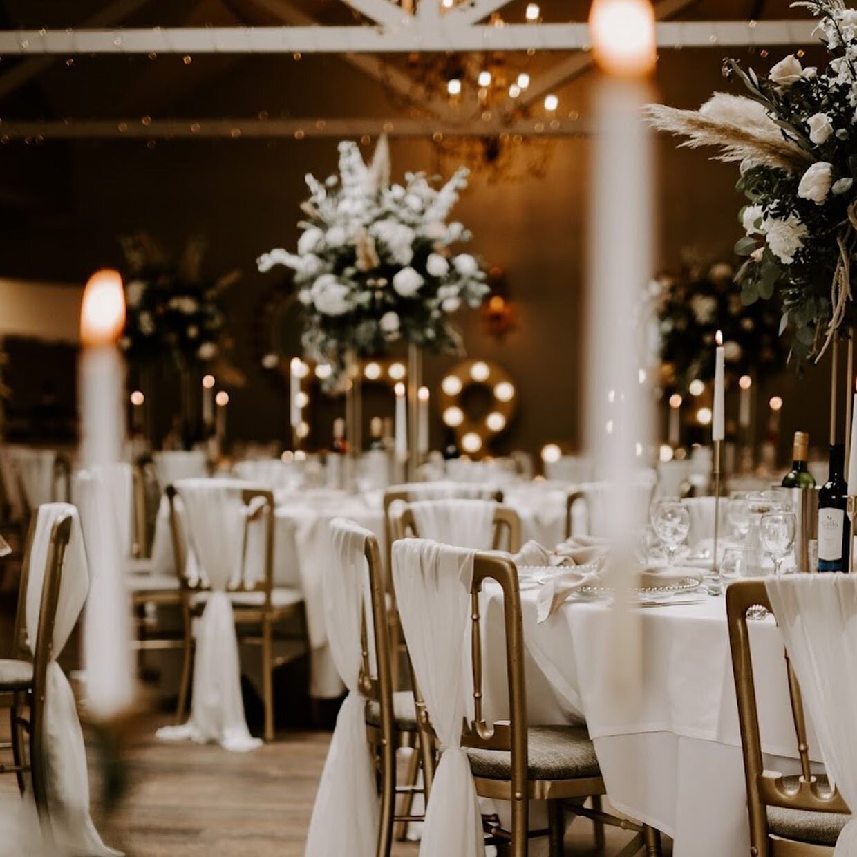 TIMELESS ROMANCE // 

with a modern edge&hellip; That was the brief which we were given by Emily &amp; Steve, and we hope you will agree, along with a dream team of suppliers and a beautiful venue, we nailed it!  And the icing on the cake (well a che