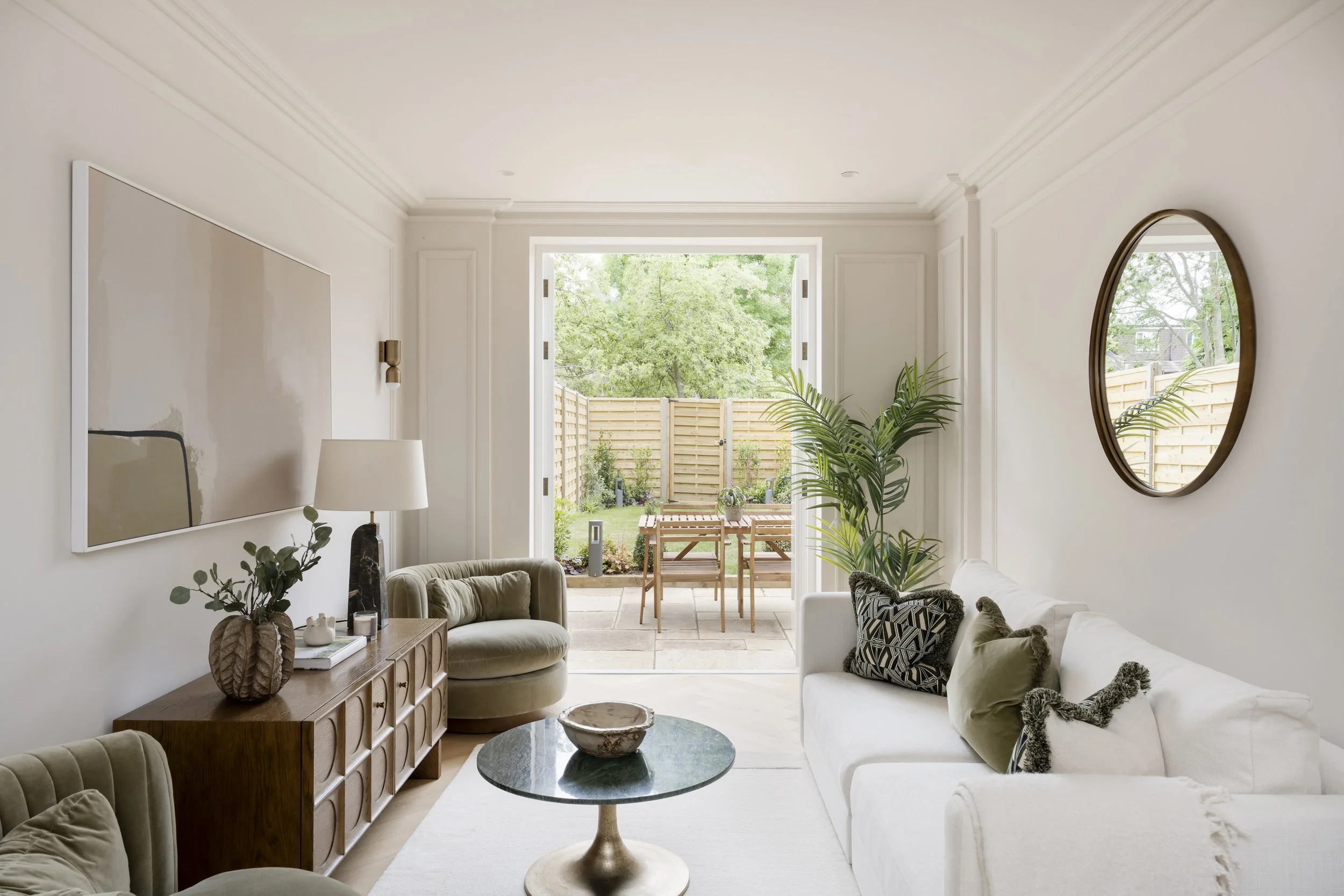 Garden-facing living room, home staging by Decor No5 in Ealing.