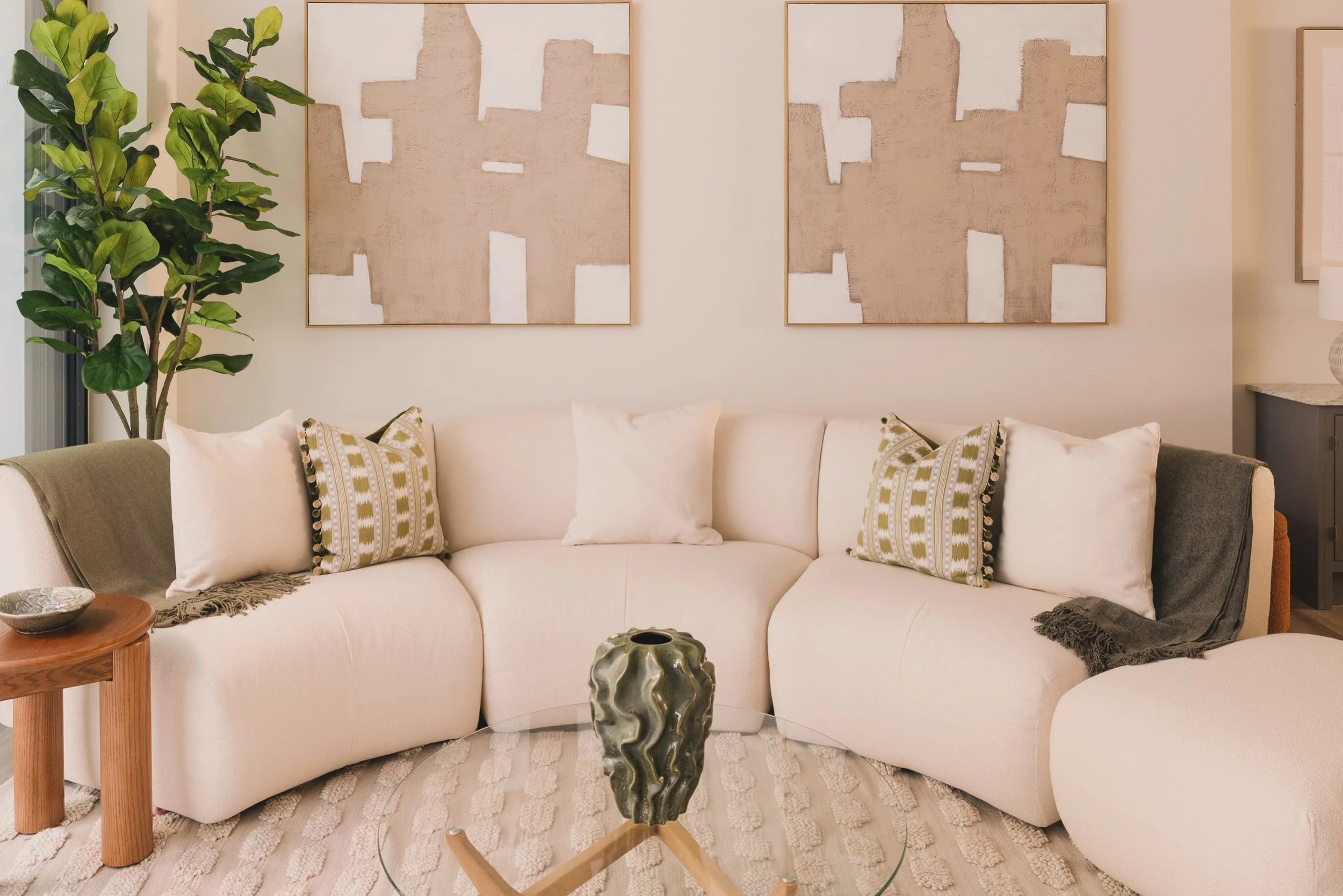 Considered from every angle..

Warm tones, layered textures and thoughtful details &mdash; creating a home that feels beautifully put together.

Home staging by Decor No5
📸 @penguinseggstudio @haylesnashphoto 

#homestaging #londonproperty #homedeco