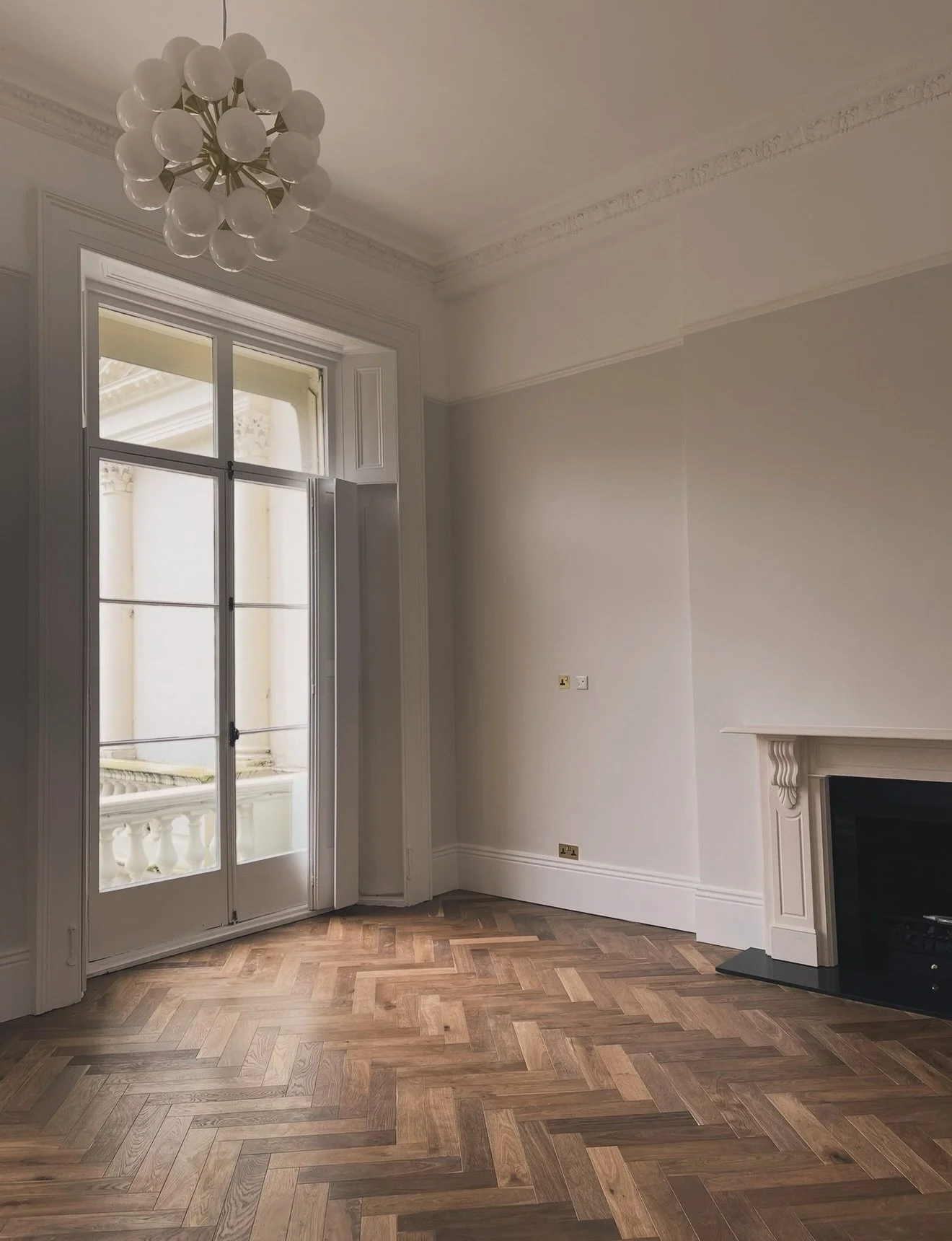 Because first impressions can make all the difference..

A beautifully presented home begins with a vision.
Swipe to see the transformation and discover how thoughtful home staging can completely change the feel of a space. 

Staging @decorno5 

Sofa
