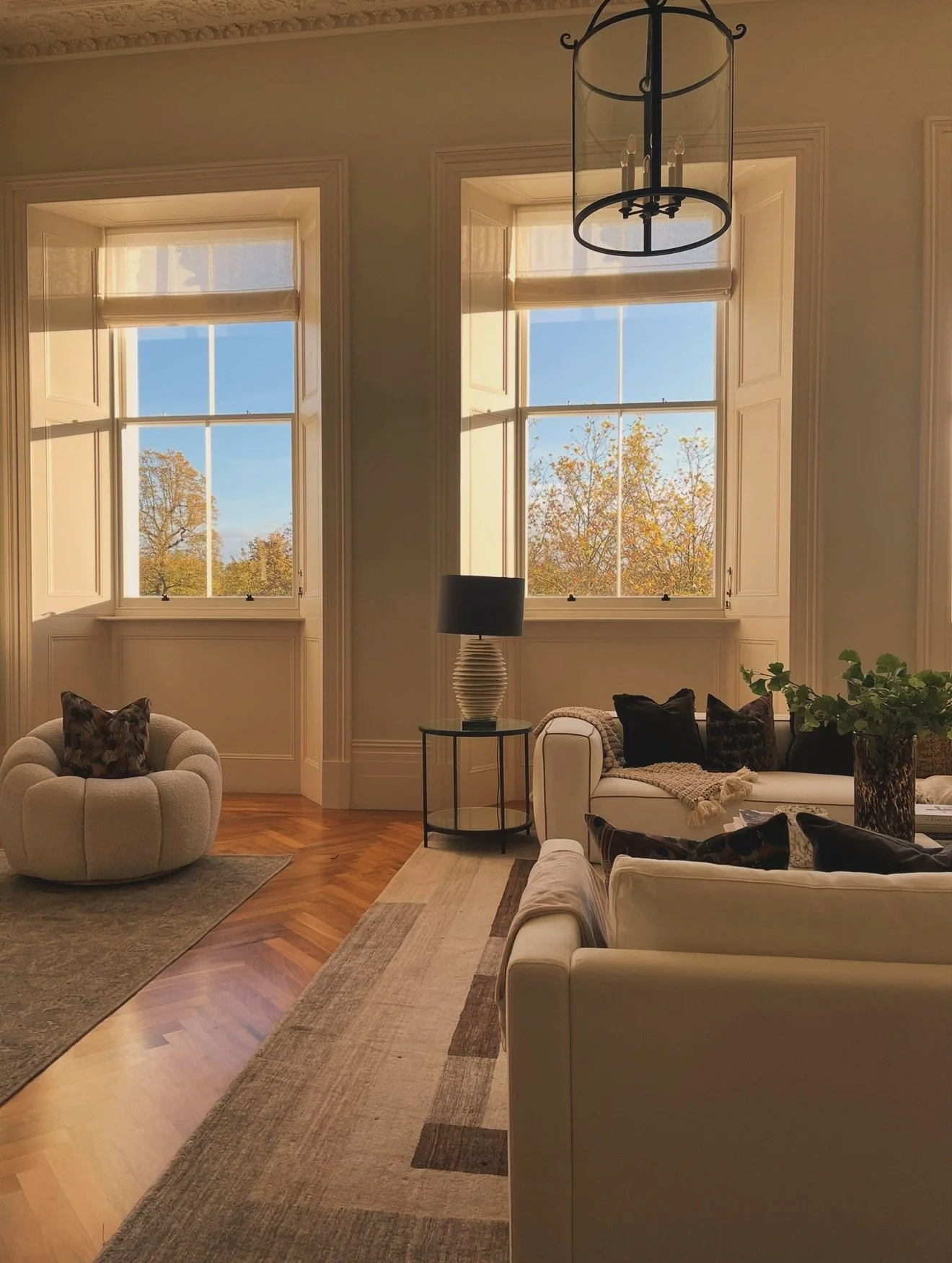 Beautiful homes deserve beautiful presentation...

Thoughtfully staged to celebrate the timeless elegance of this beautiful Lancaster Gate home. 

Every detail designed to leave a lasting impression&hellip;

Staging @decorno5 

#homestaging #homedesi