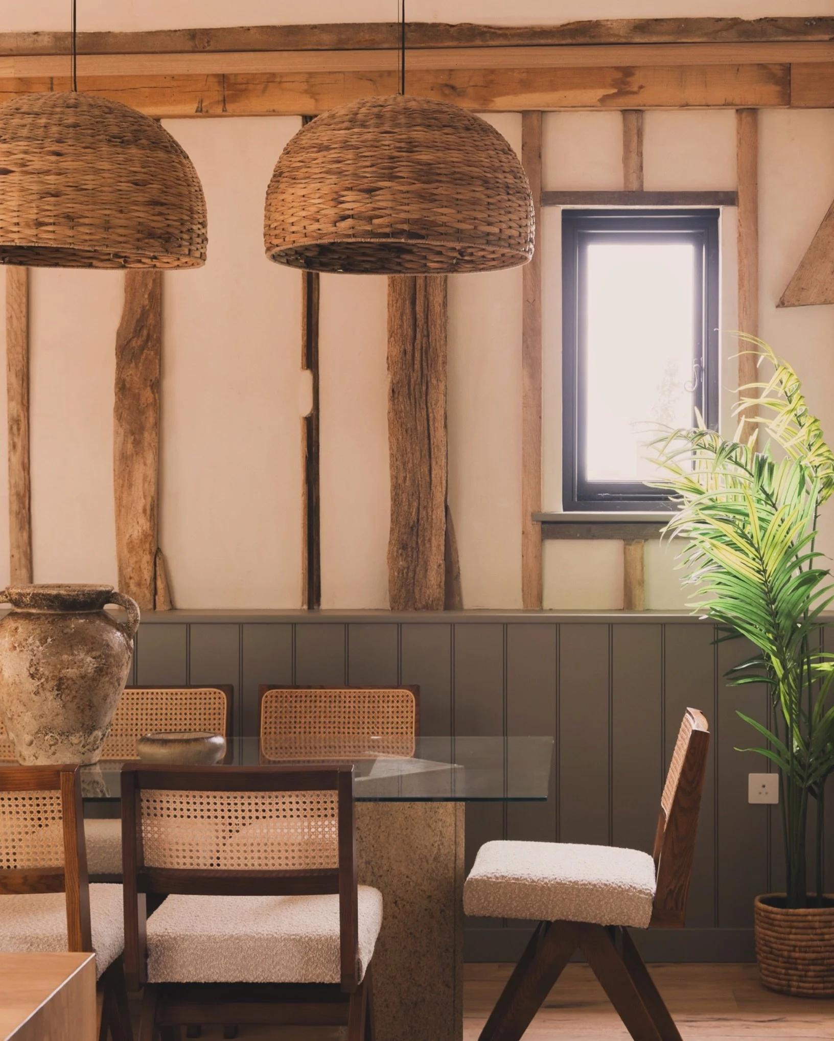 Tithe Barn, Kent

A beautiful character property, recently staged by Decor No5.

We worked with the original timber beams and contemporary architecture, layering natural woods, soft textures and warm, earthy tones throughout.

A wonderful project to 