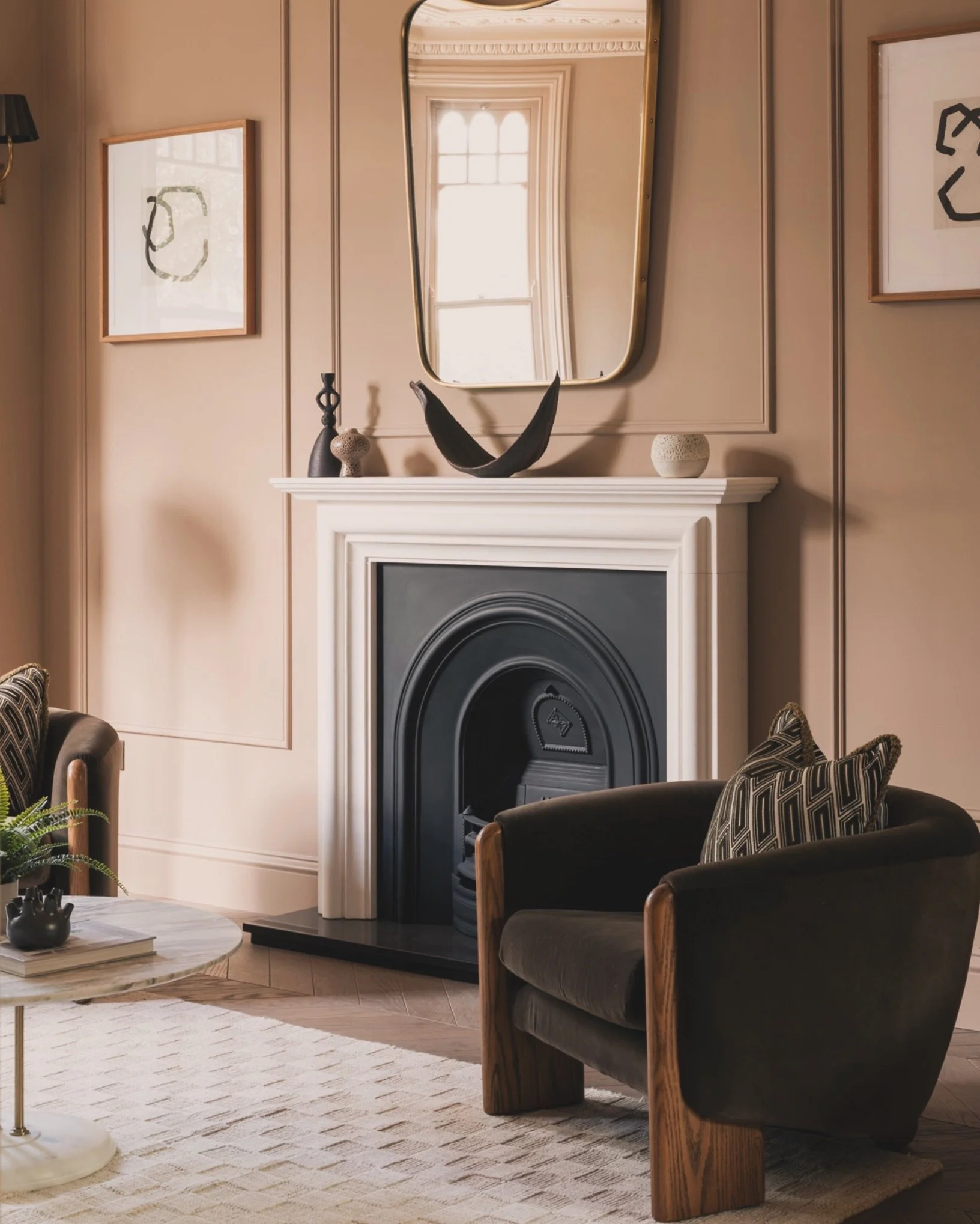 Chevening Road, 
Queen&rsquo;s Park London

A characterful London home, staged to complement its original details.

Warm neutrals, natural woods, sculptural pieces and layered textures bring softness and personality throughout.

Staged by Decor No5
D