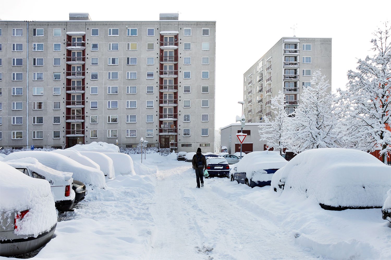 Buildings-with-snow---Exposure-correction.---Before.jpg