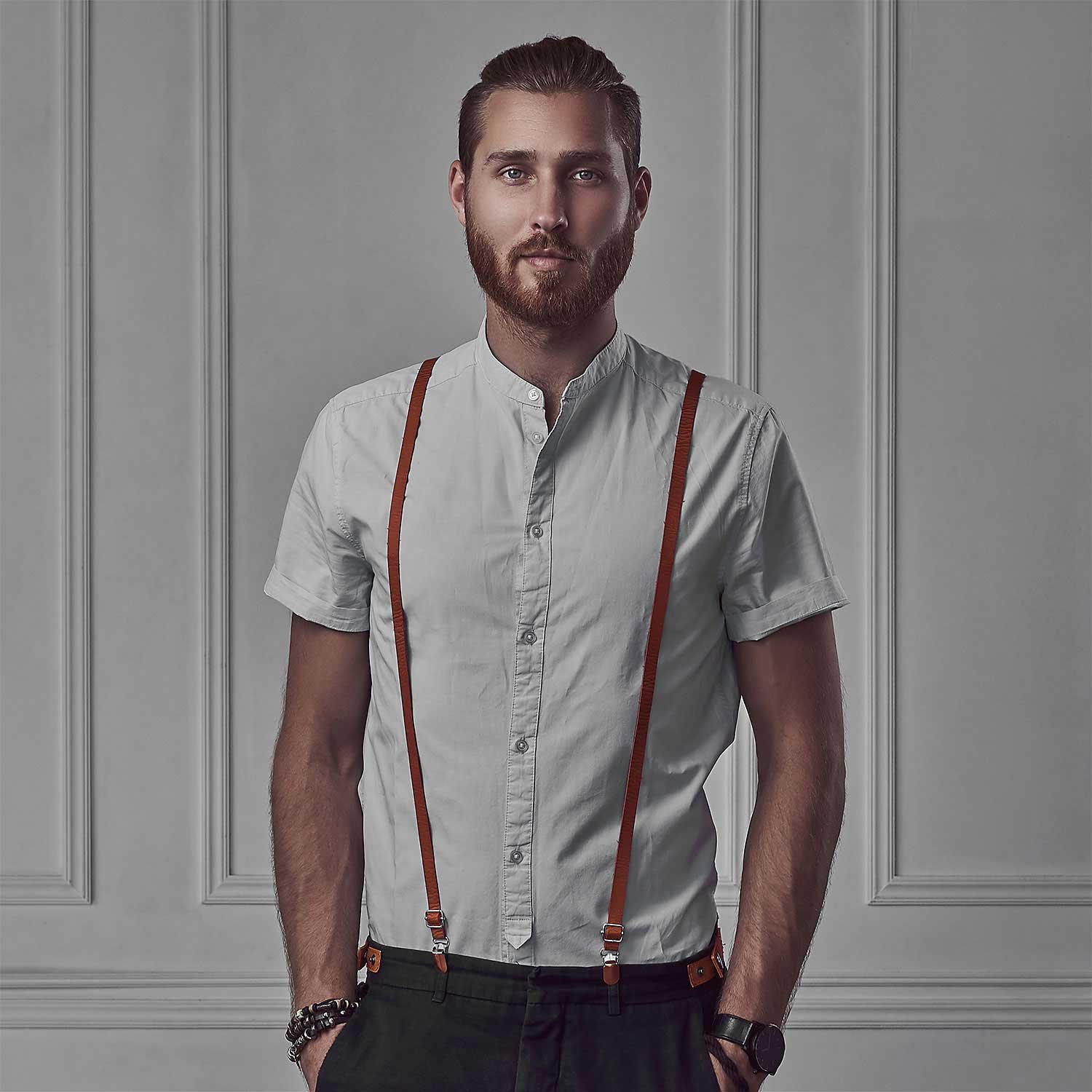 Man-posing-against-a-wall-in-black-and-white-effect-service-photoshop---Before.jpg