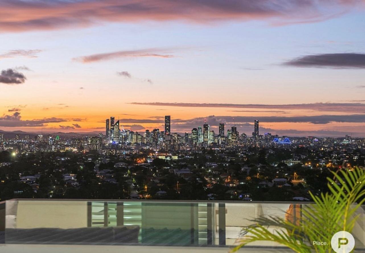 The view from 67 Kneale Street, Holland Park West 😍

Inspired Living with Top of the World Views 🥂

5 Bed | 3 Bath | 4 Car 

📲 0404 056 564