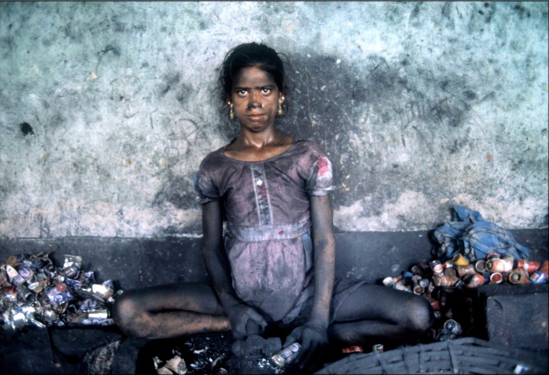  The Battery Girl of Calcutta; Dhobiya Tala Slum 