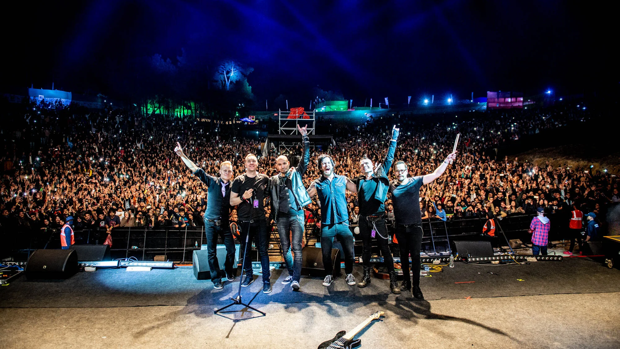 Tour Poets Of The Fall Dancing on broken glasspoets of the fall • ultraviolet.