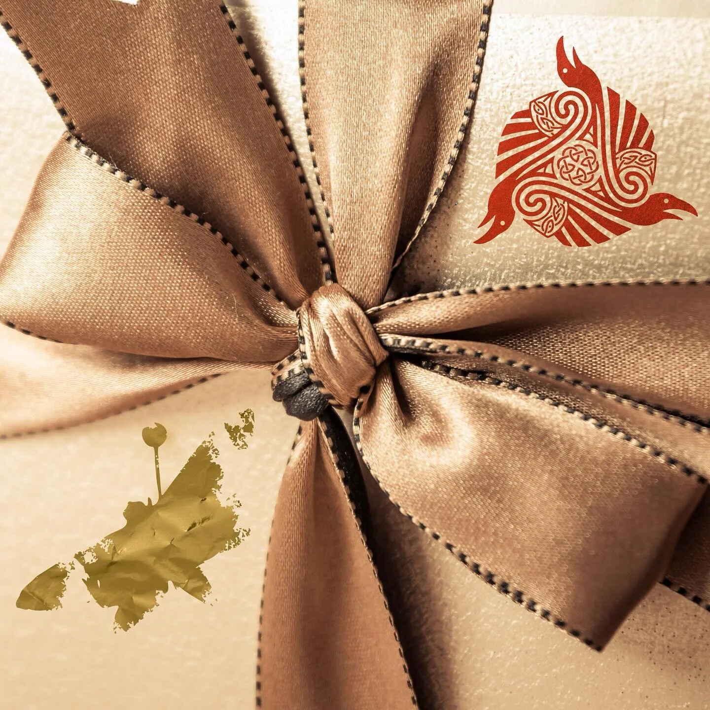 Ho ho ho! 🎅🏼🤶🏽 Still thinking of ordering Poets of the Fall or Old Gods of Asgard merchandise for the holidays? Here&rsquo;s a little reminder of deadlines &mdash; that is, if you want your package to arrive before December 24/25th:

🎁 For North