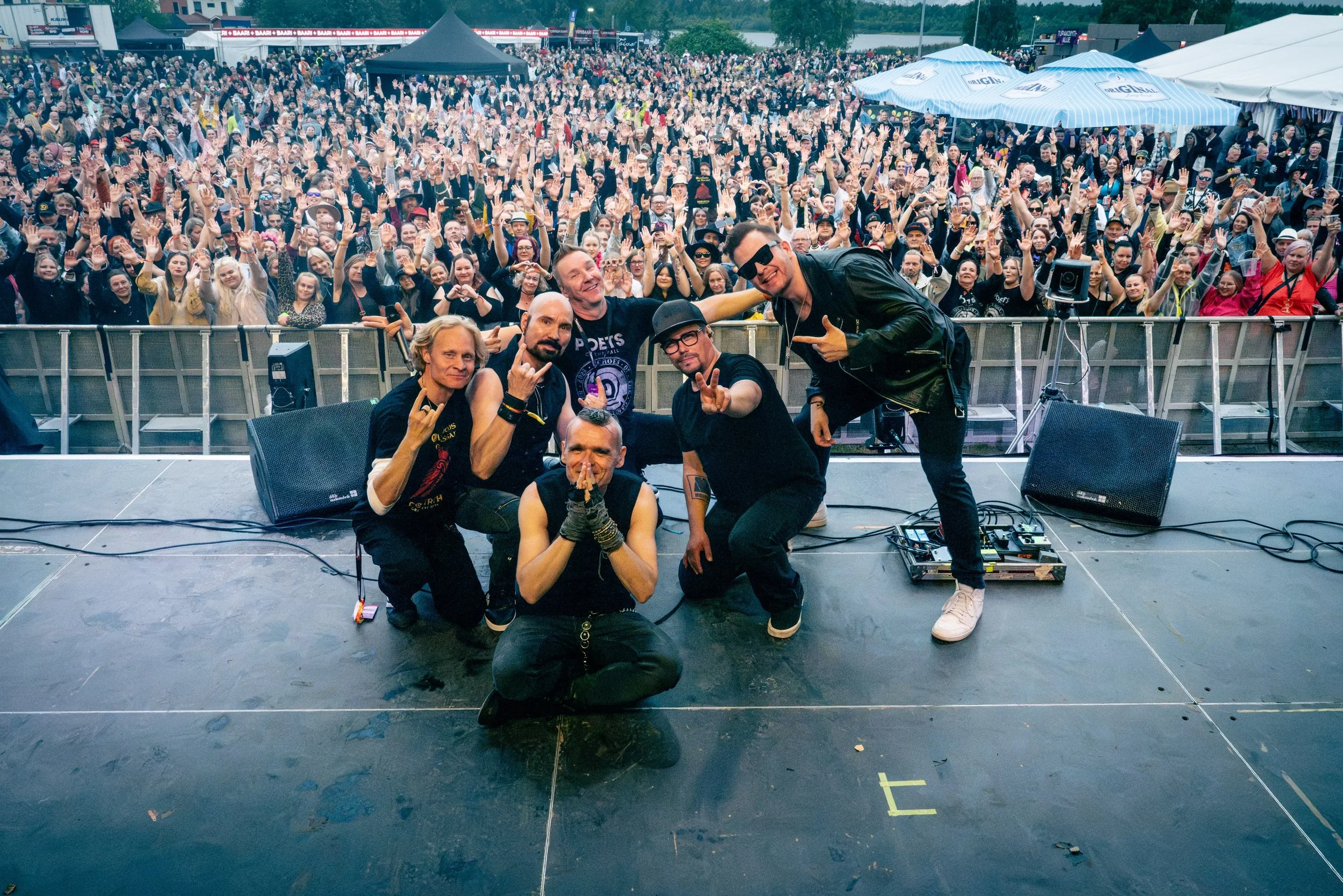 Kemi, you brave people! 🤘 Even the rainy weather couldn&rsquo;t keep you away, and we had an absolute blast playing to you guys ☔️ Thank you a million times! 🙏

Next up: Vantaa! Hope to see you there 😎

Photo by @joakim_berger