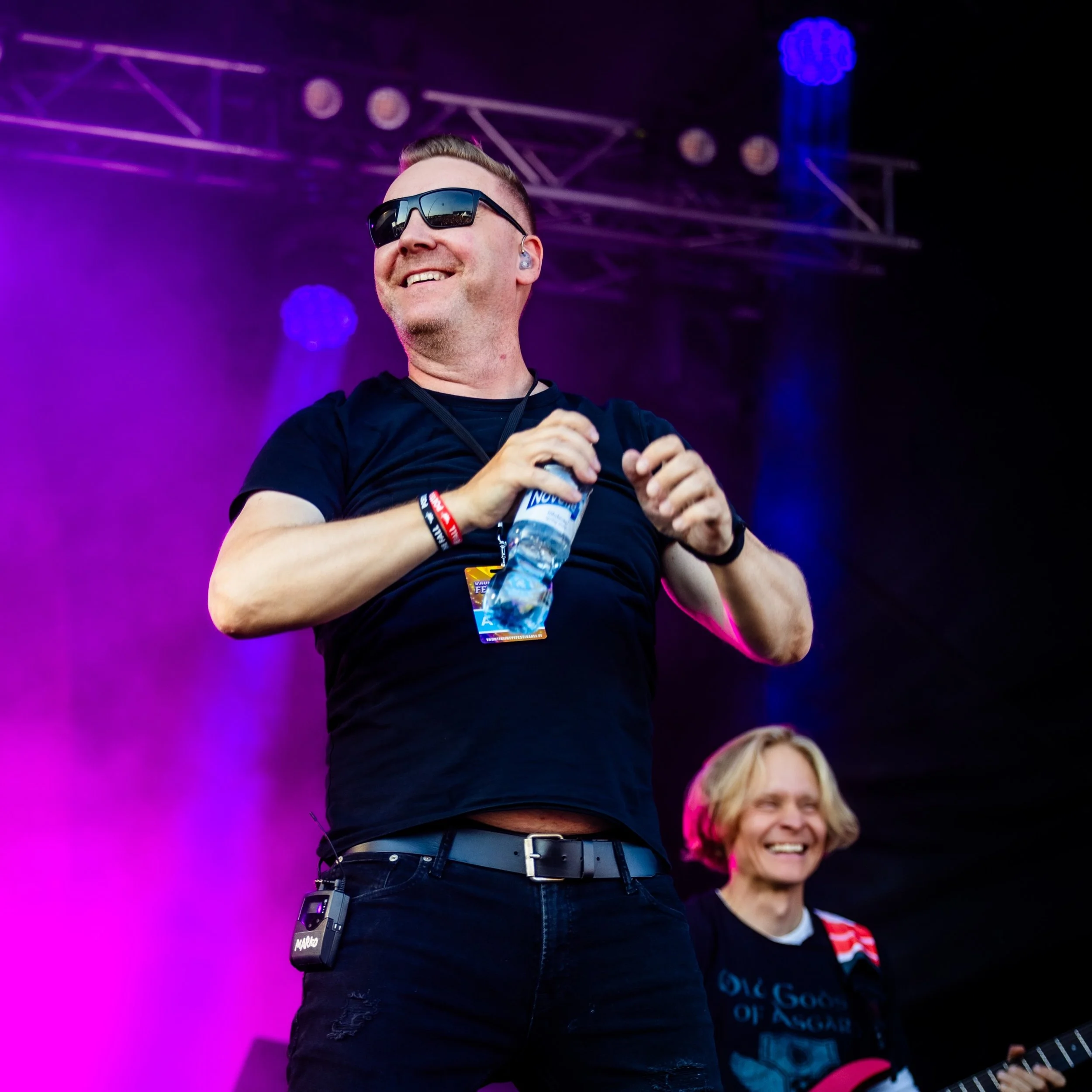 VANTAA! VAUHTI KIIHTYY! Are you ready? Showtime 18:30 / 6:30pm 🔥🔥🔥

@vauhtikiihtyyvantaa #festarihommat #vantaa #vauhtikiihtyy #eik&auml;hiljene 📷: @tiiaohman