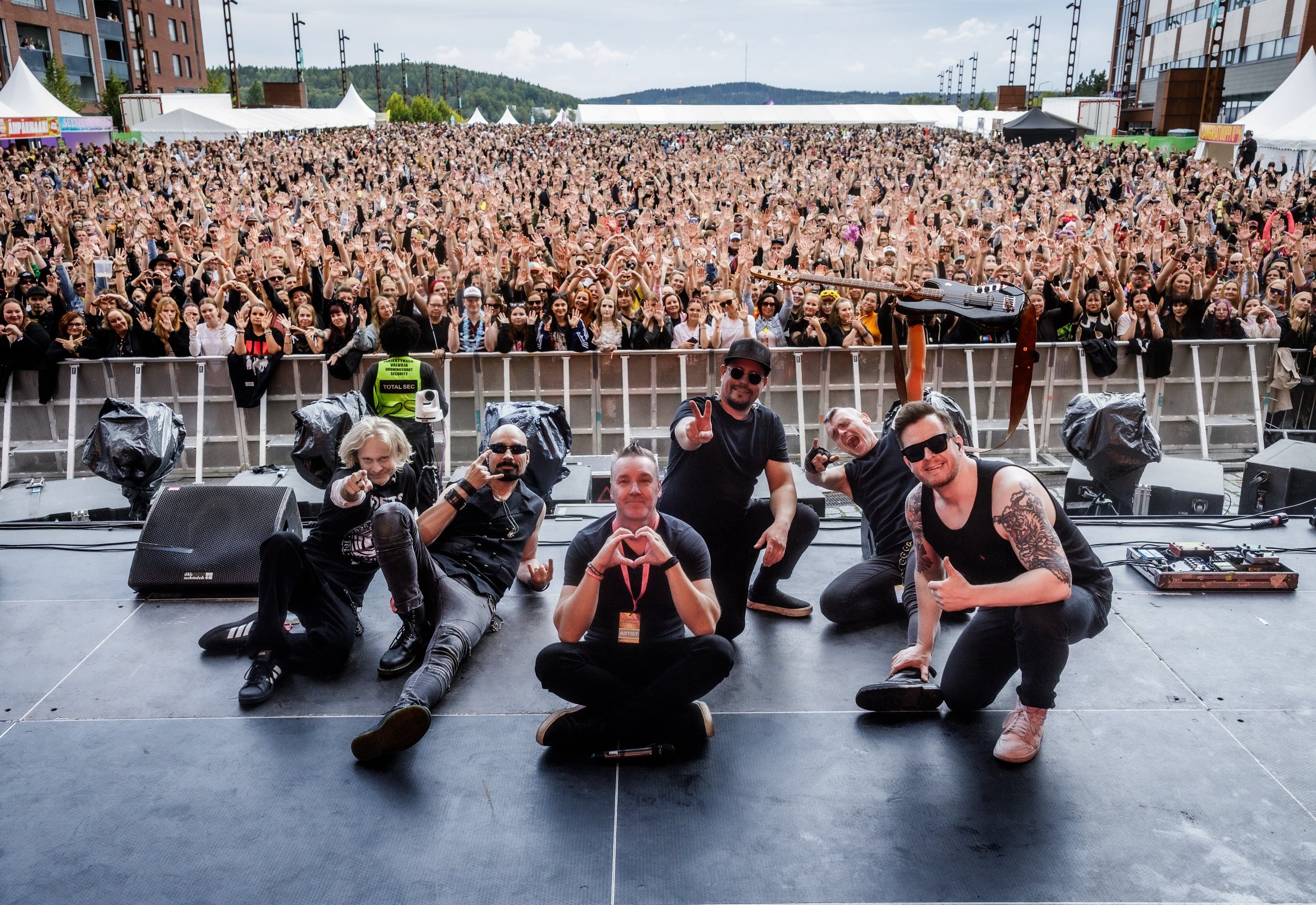 Jyv&auml;skyl&auml;!!! What a way to end our festival summer 😍

THANK YOU, ISOT TATTIKSET! 🍄&zwj;🟫🤝

Next up: Allas Sea Pool in Helsinki on Sept 4th, followed by the European tour. See you theeereeee!

👉🏼 poetsofthefall.com/tour 

#vauhtikiihty