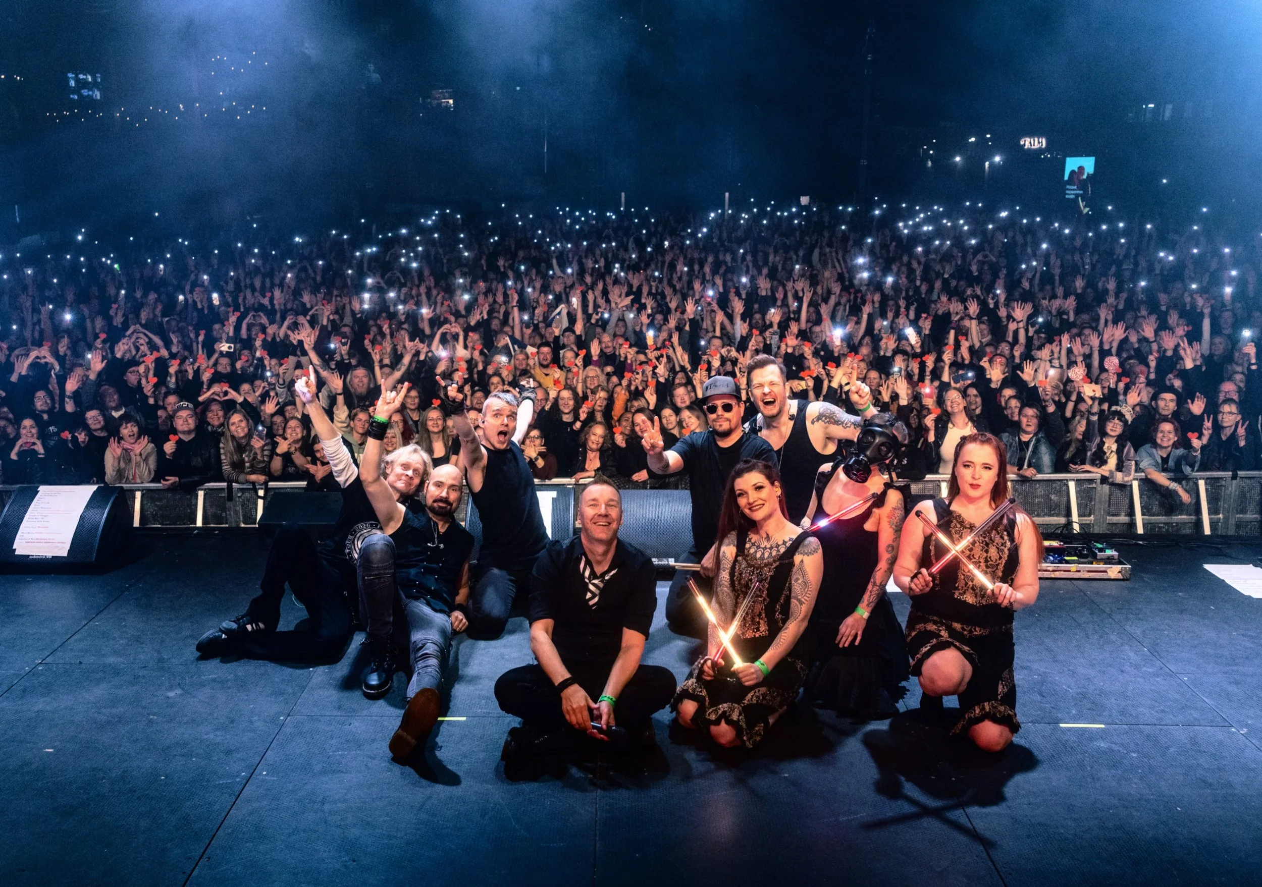 SPEECHLESS! Thank you, thank you, KIITOS to every single one of you for the most memorable Carnival by the Sea! 🎡 We are in awe and forever yours.

#poetsofthefall #kiitos #thankyou #gracias #onnion 📷: @tiiaohman