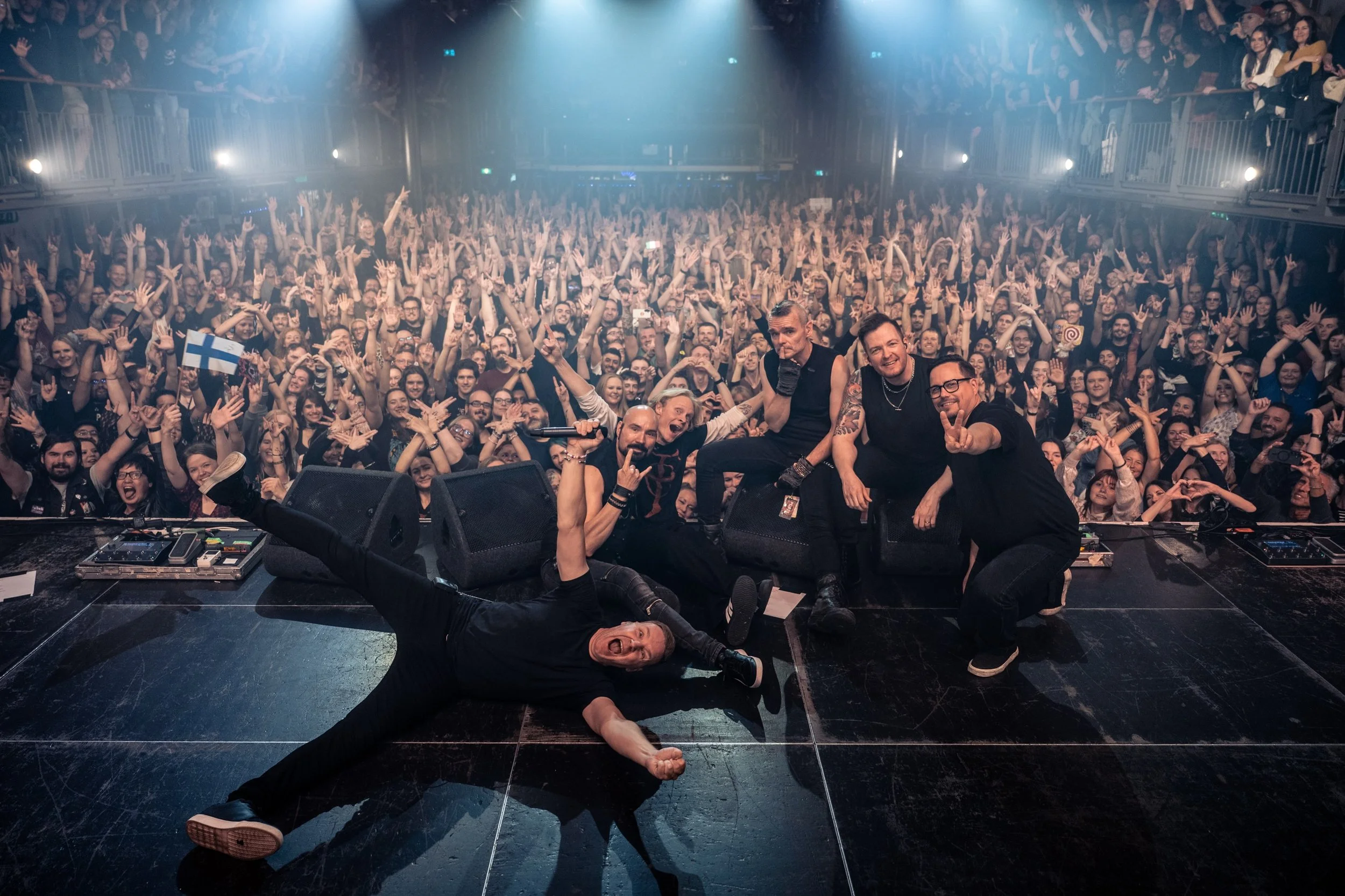 Amsterdam!! Just spectacular 🤘 Thank you! ❤️🙏

Tomorrow we&rsquo;ll have a day off, see you in Nottingham on Saturday 😎

📸: @oikeaosku 

#echoesofthecarnival