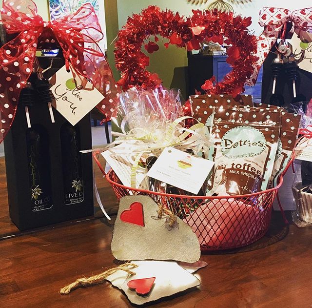 Say &quot;Olive You&quot; with our gift sets, balsamic sundae sets, @dottiestoffee and a sculptin with your ❤️ in South Carolina! Find the same gift items @oliveandthensome in Spartanburg. #valentinesdaygift #extravirginoliveoil #balsamicvinegar #bal