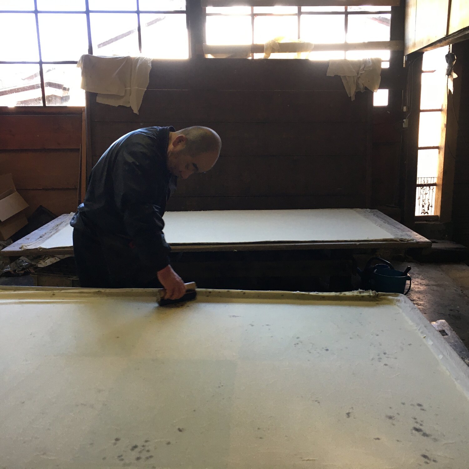 Igarashi papermaker working on large sheets