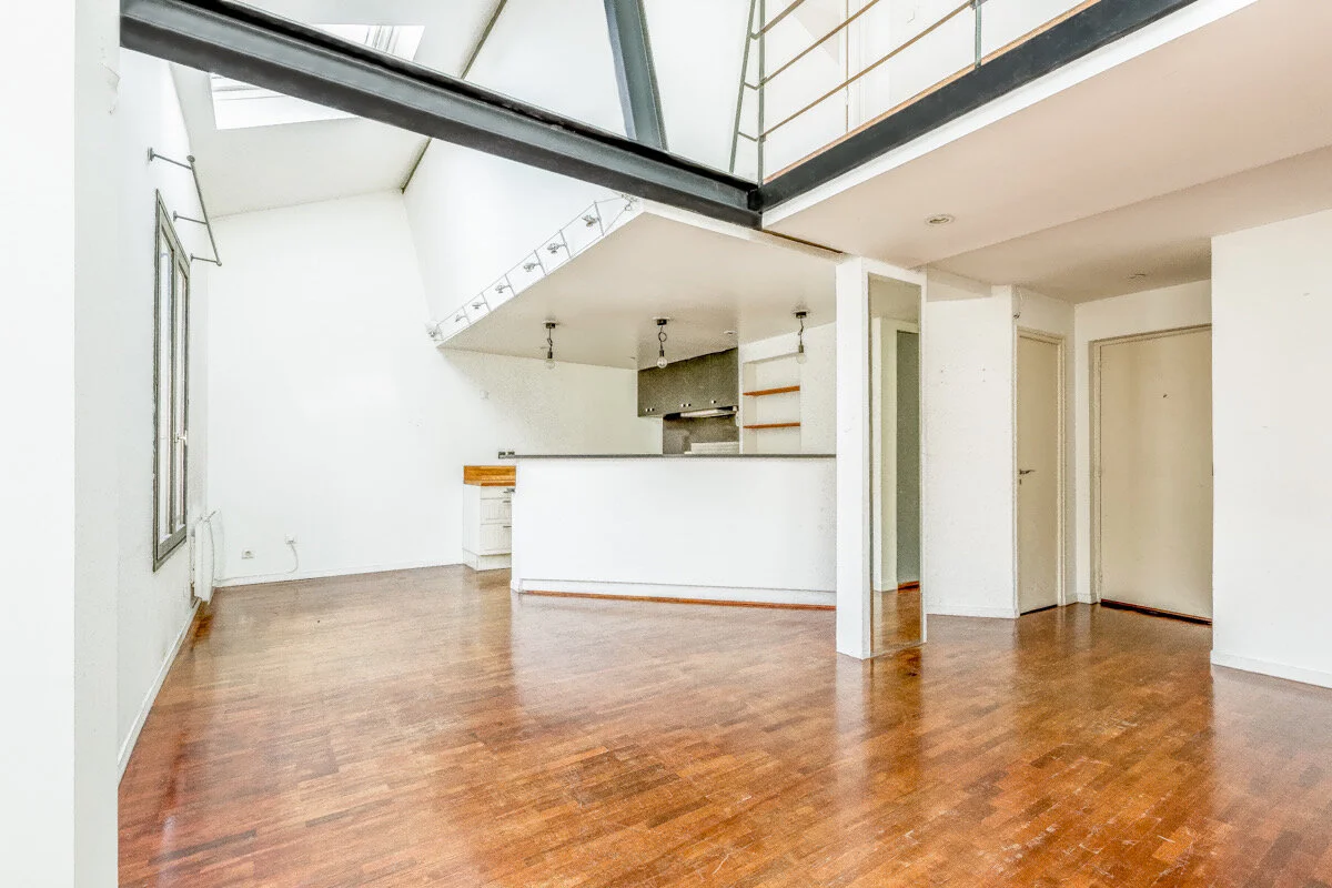 Before - Kitchen view in Paris 12 with a pillar blocking the view