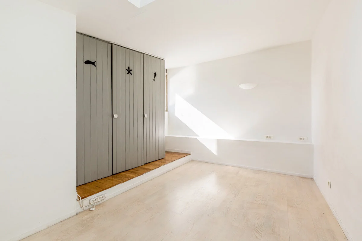 Before - Master bedroom in Paris 12 