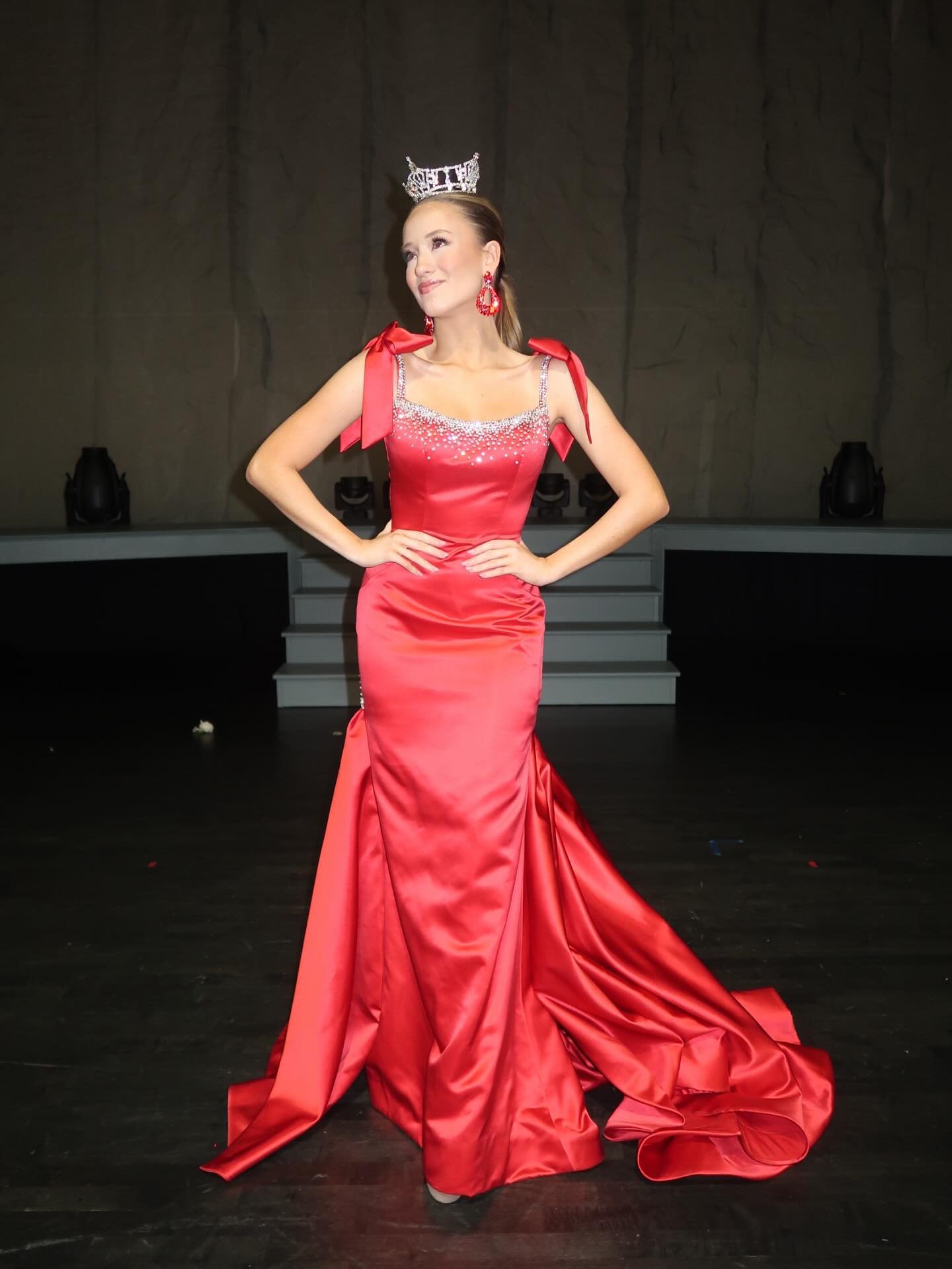 A lady in red tonight ❤️
I can’t thank @joannsoftennessee enough for making me feel beautiful all week long!! ✨