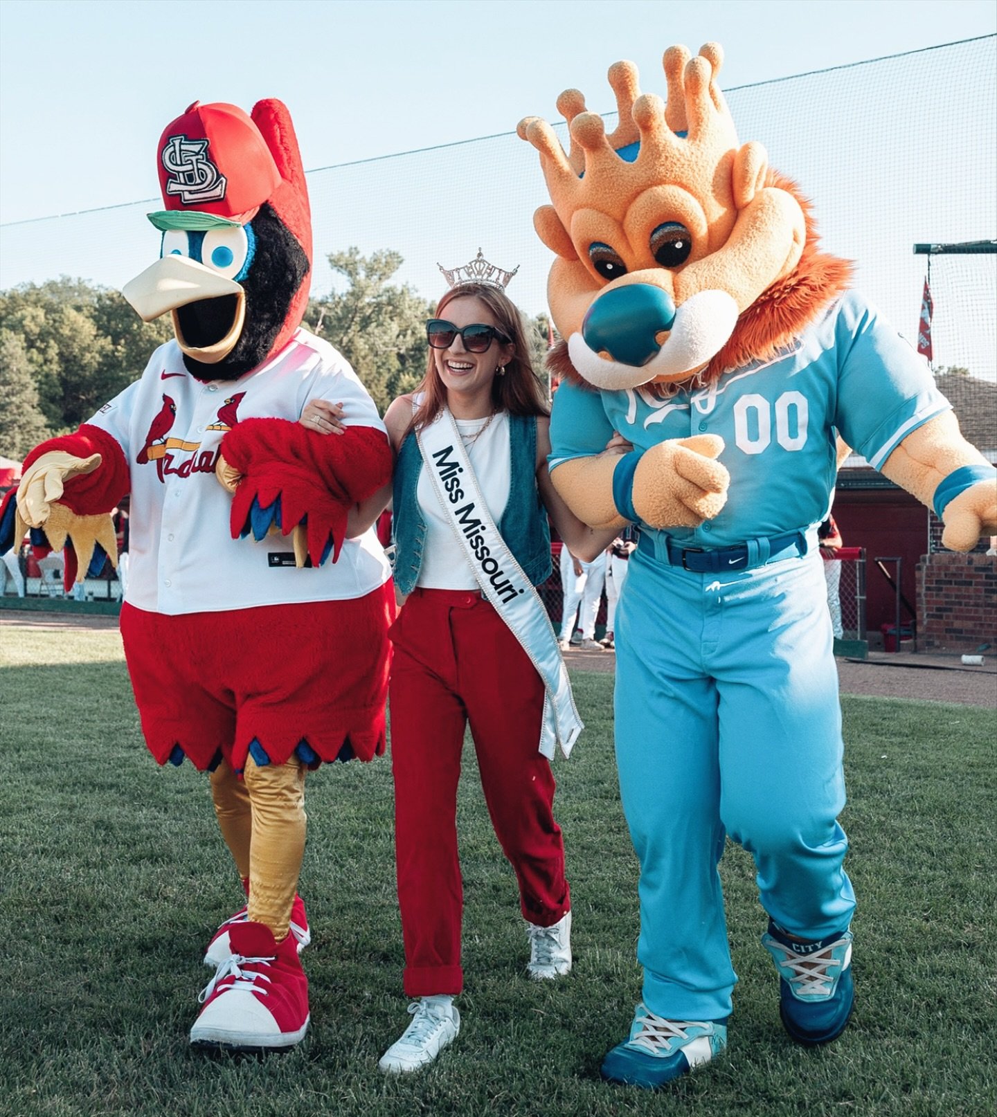 Obviously, as a Kansas City native, I’m a @kcroyals girl at heart, but I can share the love with my STL @cardinals 😉 Been practicing my first pitch, so if any MLB teams are interested, please contact my agent.
Jkjkjk. Thank you @stjoemustang