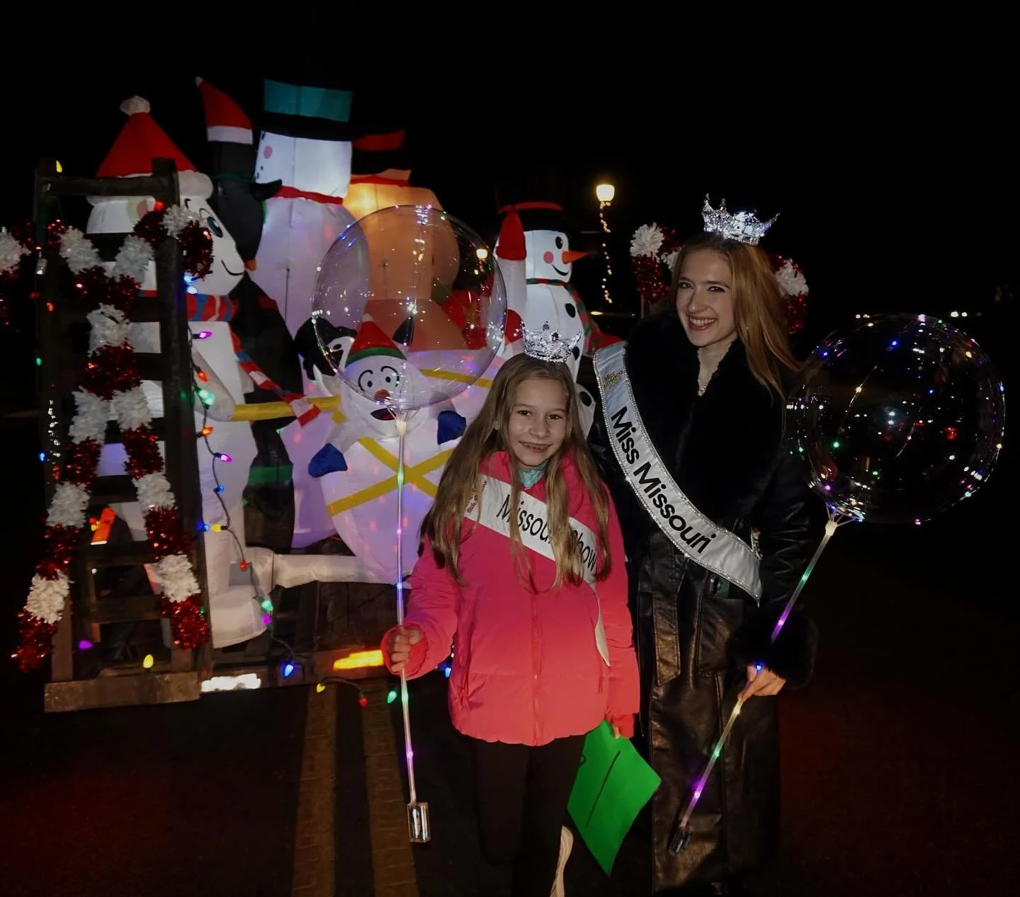 Missing Christmas parades and my Show-Me Star Kylee! Sad to say goodbye to the holiday season but excited to see what this new year brings! Thank you @misszonarosa.mo for inviting me to attend and @missnorthkc.mo for braving the cold with me to say h