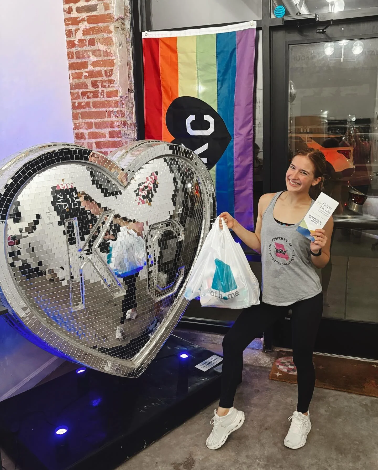 Always love being able to embrace my passion for dance and use it as a way to bring people together to help make a difference! Reminiscing on this donation drive clinic at @dancefitflow! I love seeing my city step up to take care of our most vulnerab