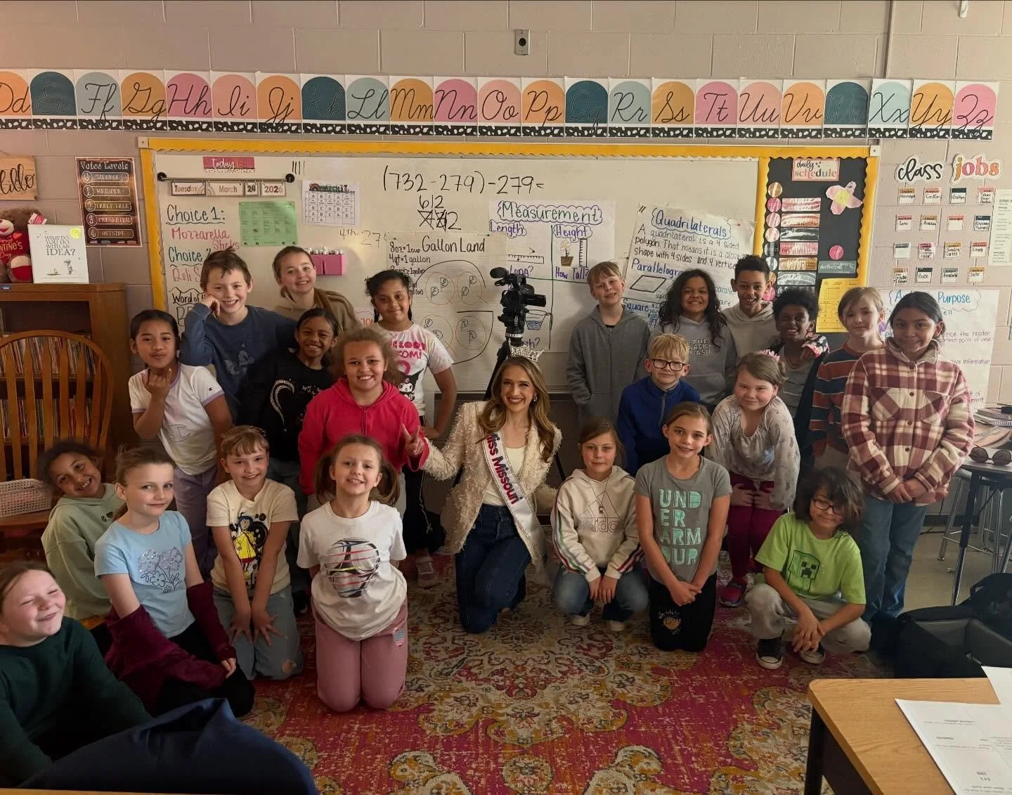 Another day, another school visit! I had so much fun talking to Coleman elementary students about confidence in public speaking as well as what it takes to be a news reporter and public servant! 

My colleague Abigail also got to teach them a little 