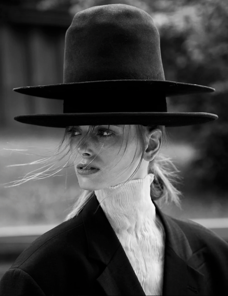 KAROLINA - Editorial