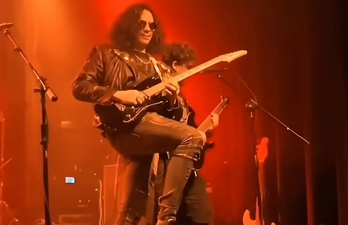 Estamos emocionados de anunciar nueva m&uacute;sica de Fl&uuml;r, mant&eacute;nganse atentos a sus bandejas de entrada, expertos en medios. @flurband #M&uacute;sicarock #southamerica #seattle #M&uacute;sica #rock #latino