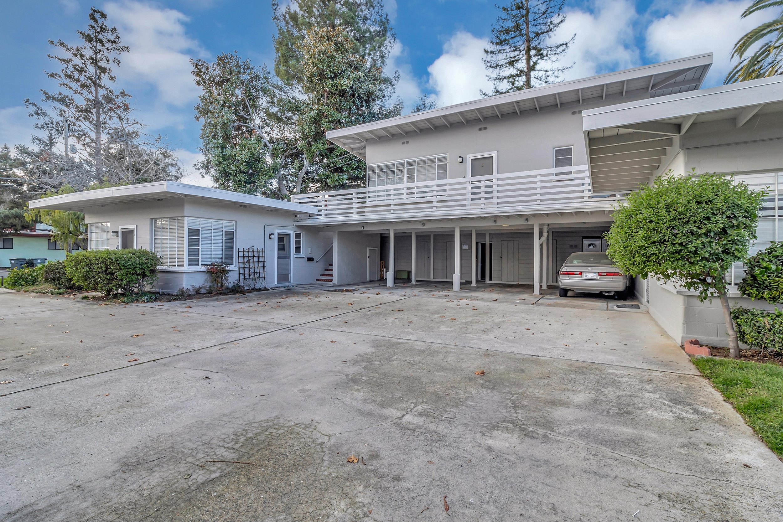 632 University Dr.