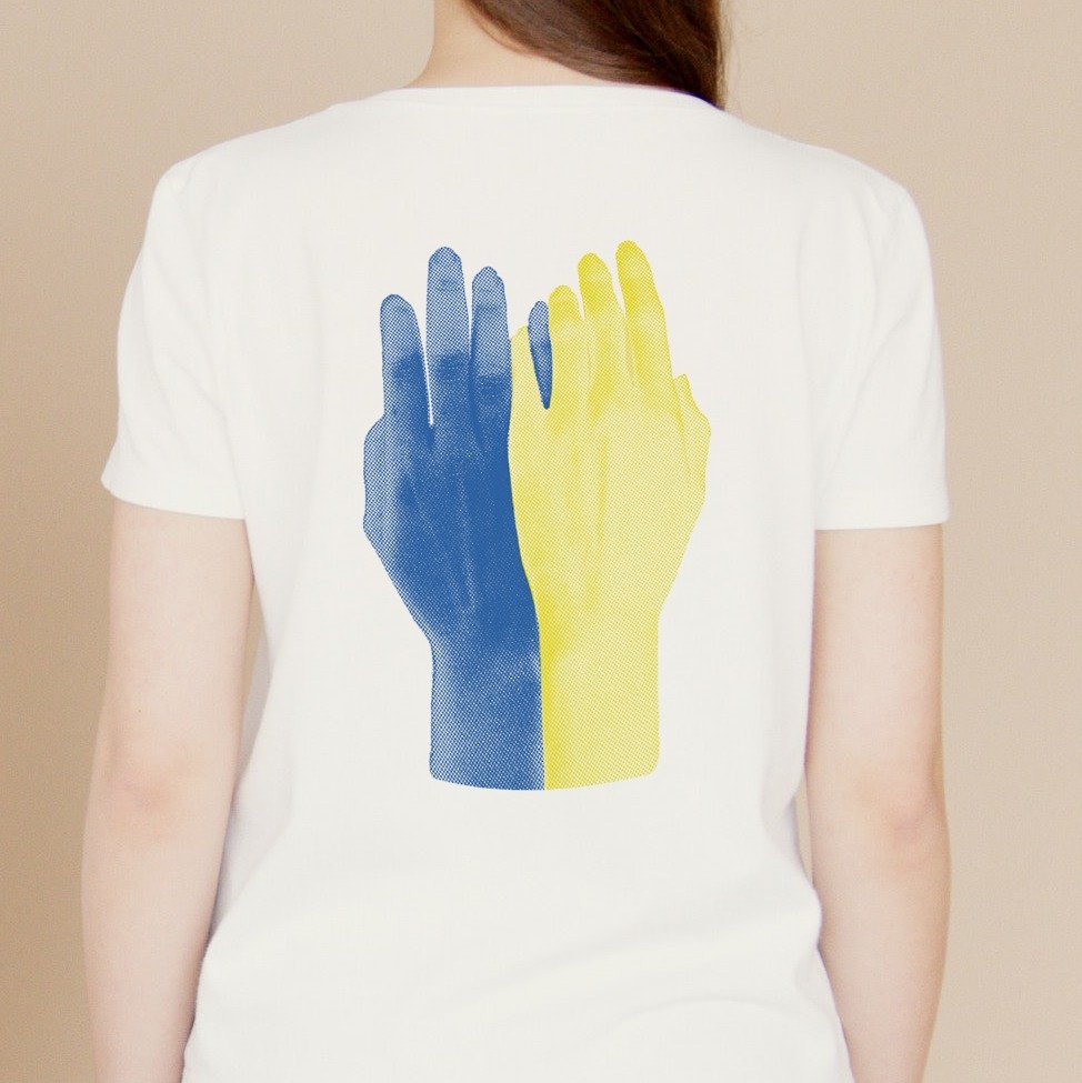Finde Zukunft Ukraine Hilfe Arthelps Shirt.jpeg