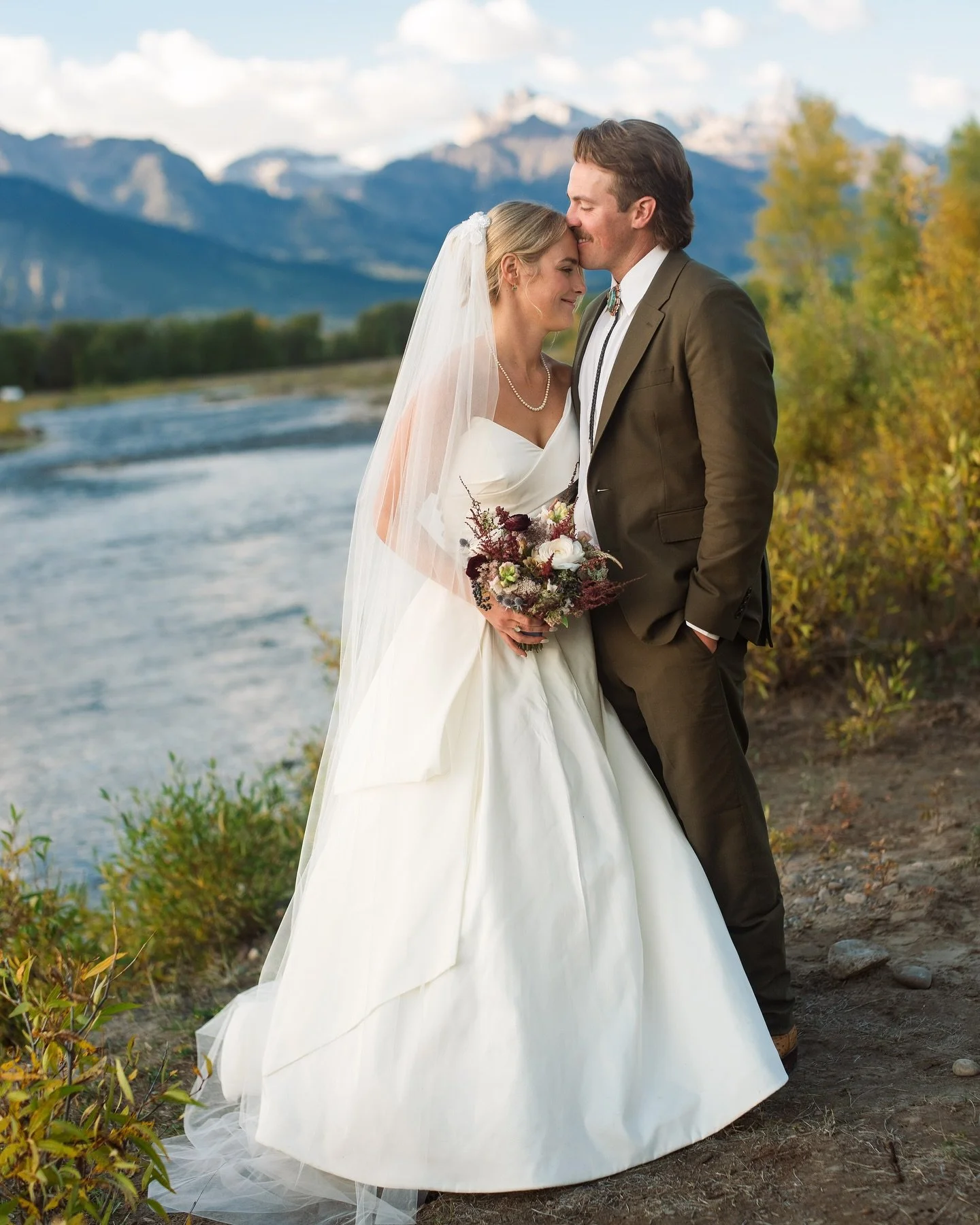 Remi and Andy in Jackson Hole last September. The Tetons, the Snake river and the changing leaves made for a stunning backdrop on this beautiful day. 
.
.
.
Photography: @viaimagery
Planning: @lathamstevensevents
Venue: @antelope_trails
Hair &amp; Ma