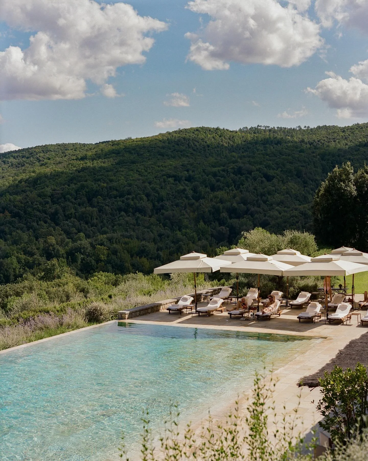 Wishing we were back at this special venue @rosewoodcastigliondelbosco 

.
.
.
#120film #kodak #filmphotography #contax645