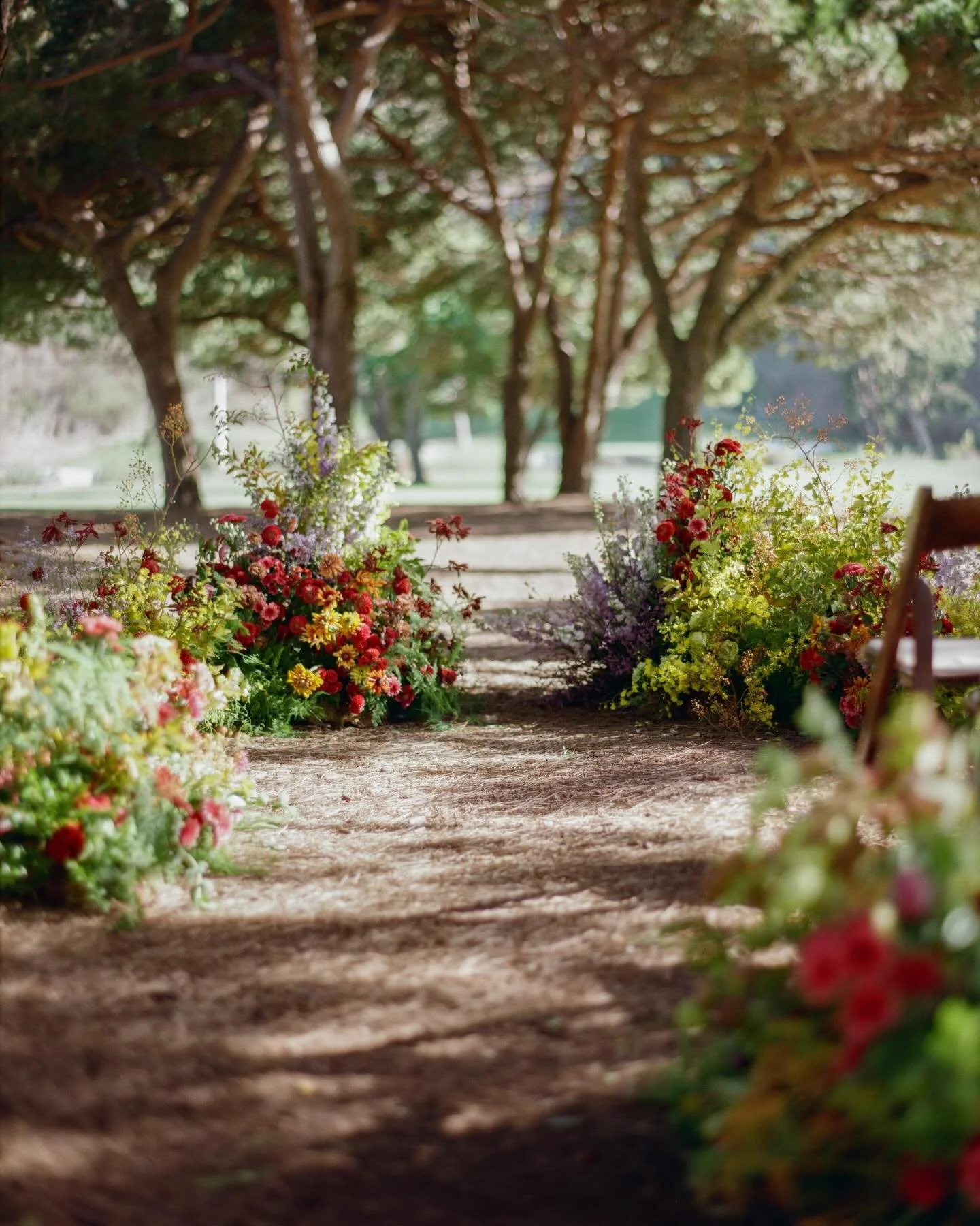 Colorful details at @theranchlb 

Florals : @_everbloom 
Planning: @fetelledesigns