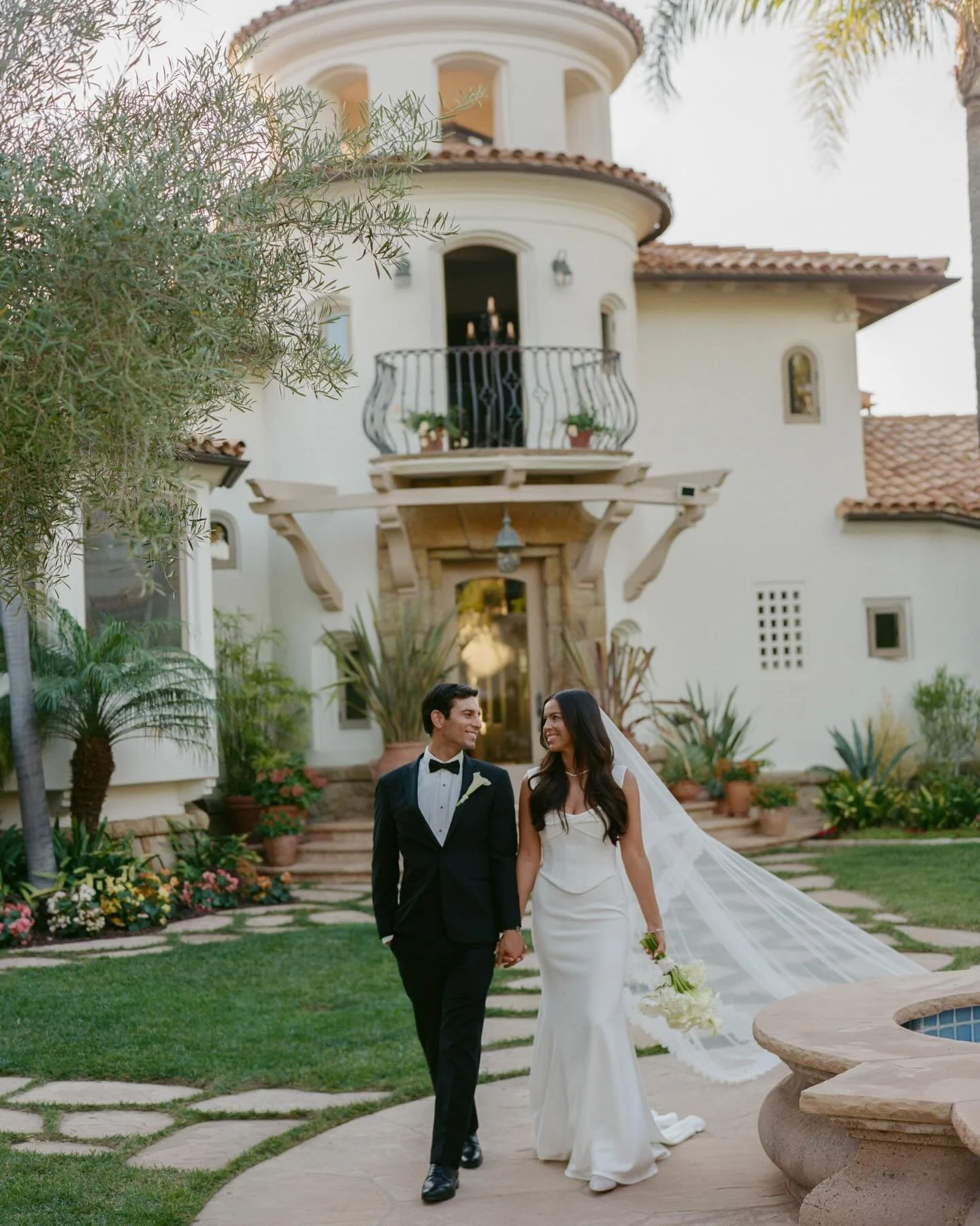 We love a beautiful backyard wedding.

Photo: @viaimagery 
Planning: @nicolelezadesign 
Florals: @floristrybybria