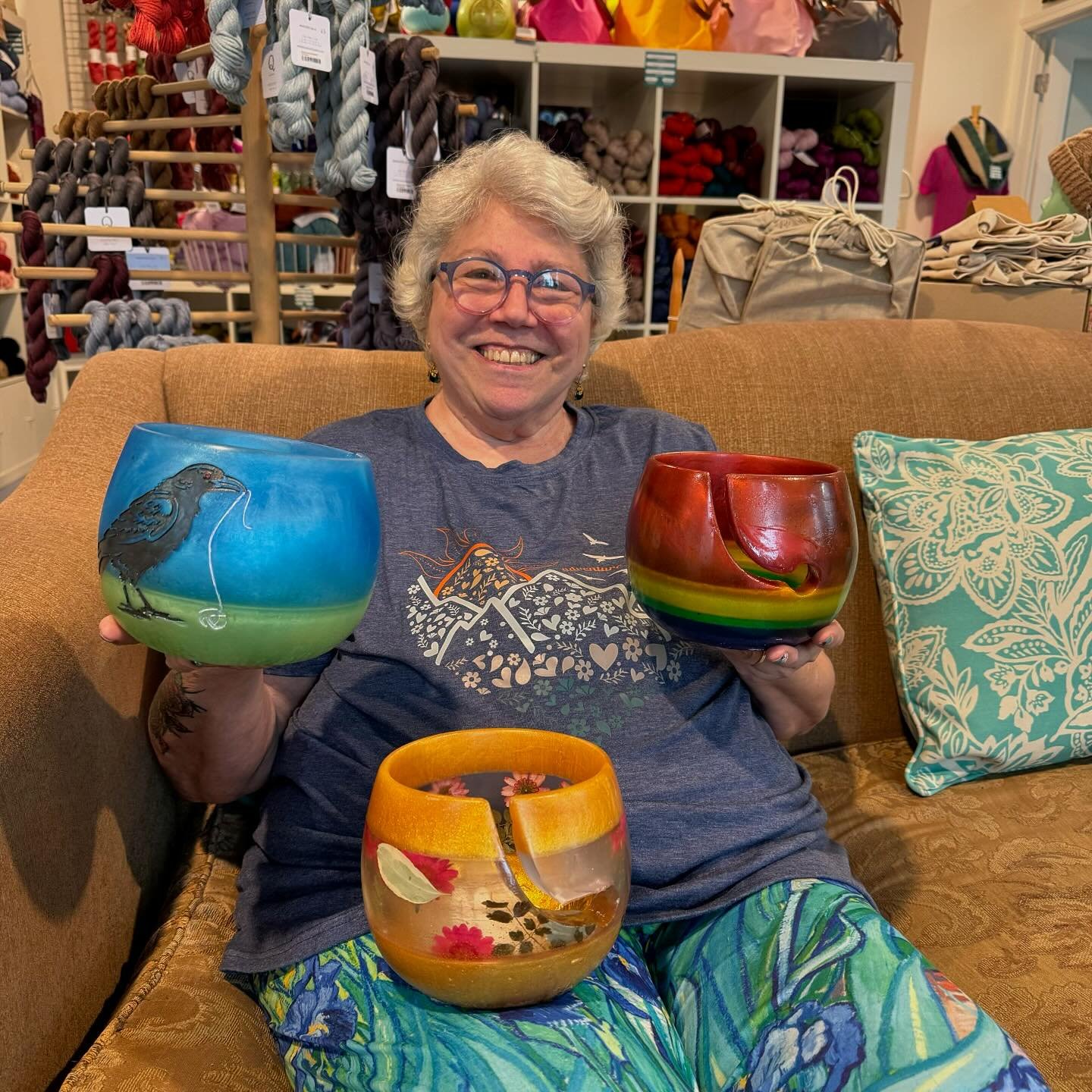 The amazing Qwen Settle was in the shop today restocking her resin yarn bowls and trinket trays.

This woman is the craft queen.
She DREW this raven for her newest yarn bowl design!
I mean 😍🐦&zwj;⬛😍!

#revivalyarns #localyarnstore #lys #athensga #