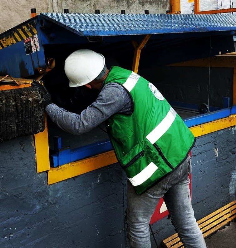 Mantenimiento preventivo a rampa de embarque #mantenimiento #obracivil🚧